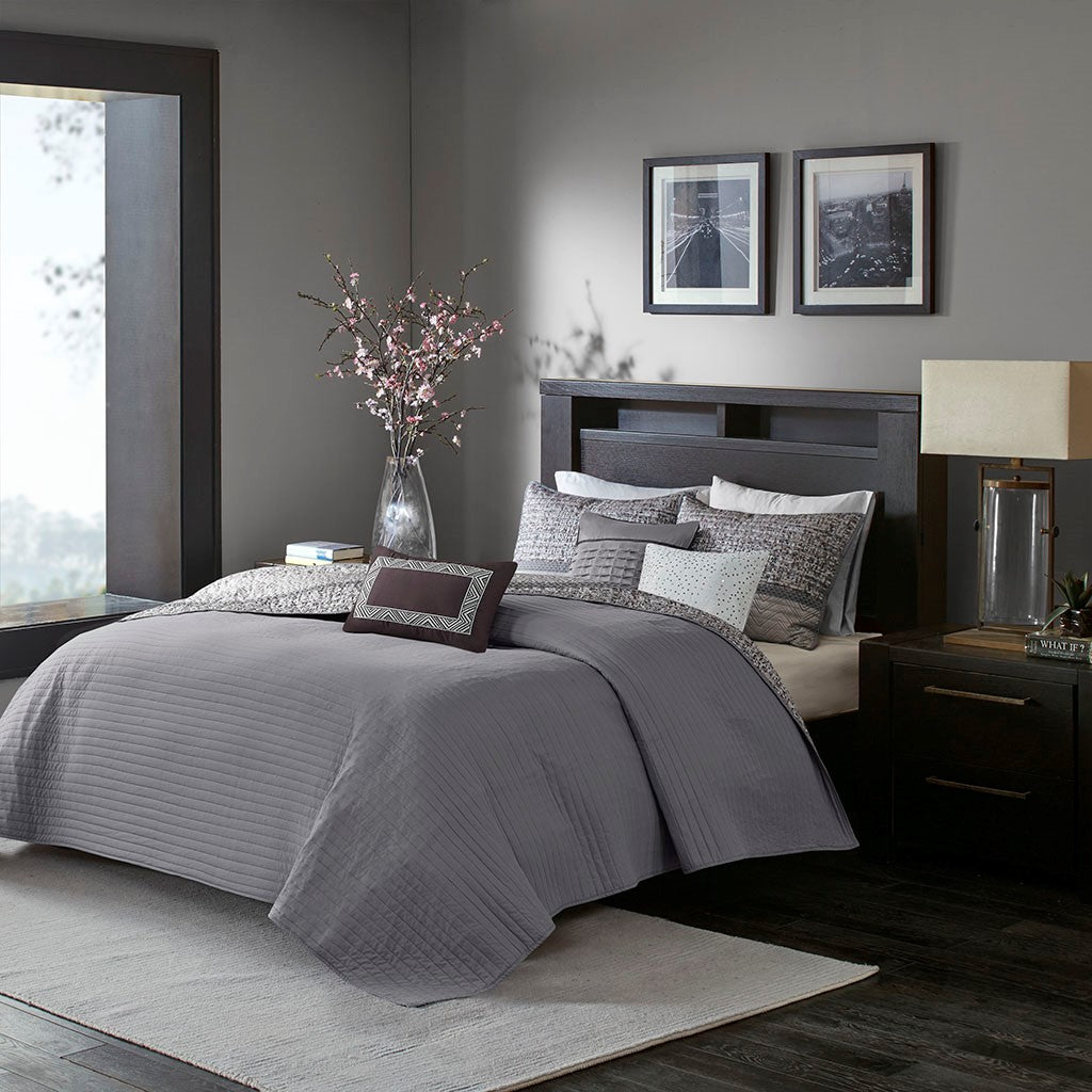 6 Piece Reversible Jacquard Quilt Set with Throw Pillows Grey/Taupe King/Cal King