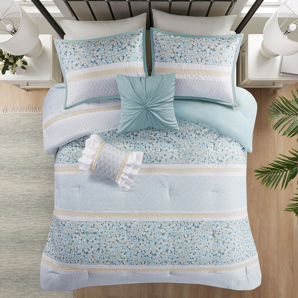 King/Cal King 5 Piece Seersucker Comforter Set with Throw Pillows