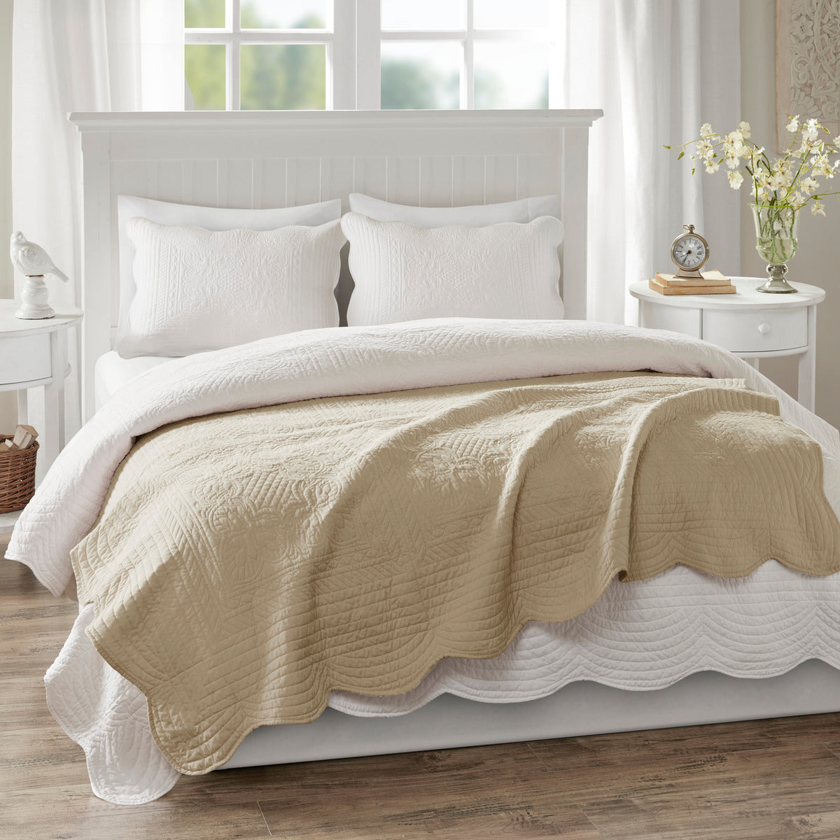 Oversized Quilted Throw with Scalloped Edges Khaki 60x72"