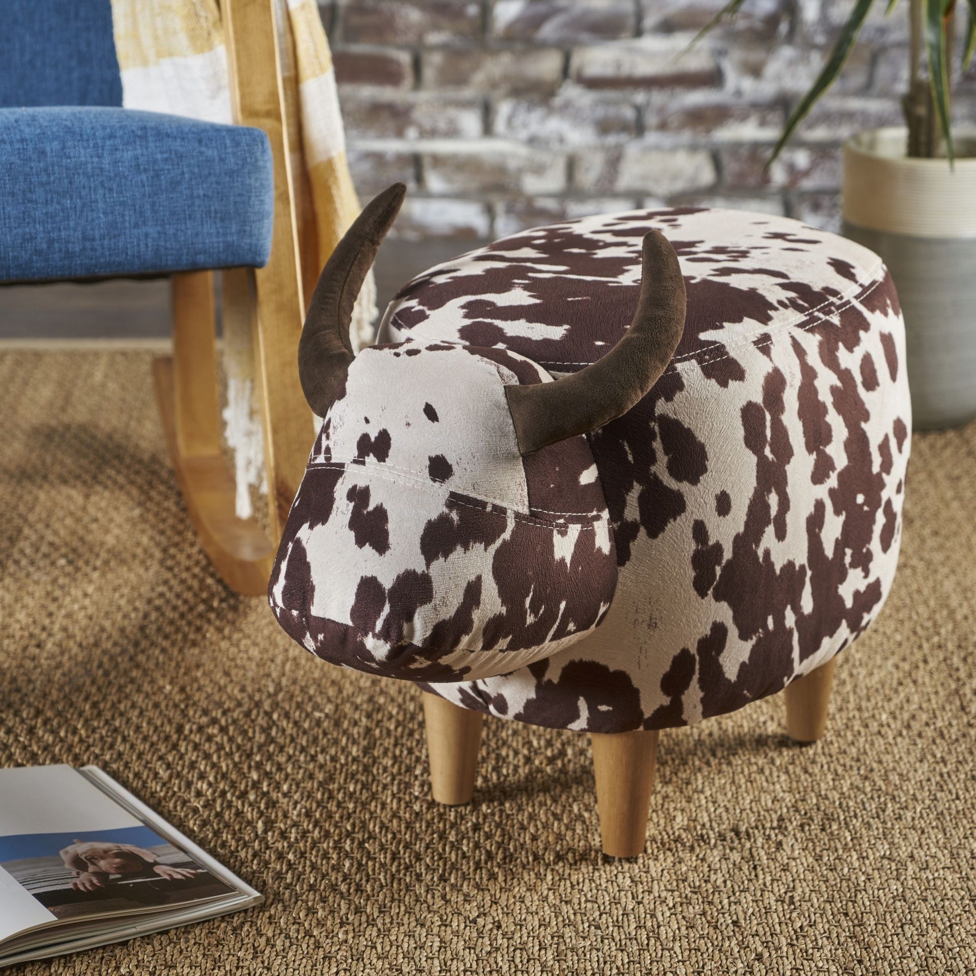 Animal Ottoman/Footstool, Brown and White Cow-Shaped Ottoman, Modern Ottoman, Modern Accent Stool Home Decor, Suitable for Living Room, Bedroom, Porch, Garden, Backyard, Balcony
