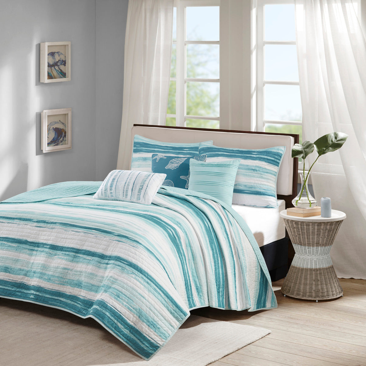 6 Piece Printed Quilt Set with Throw Pillows Aqua King/Cal King