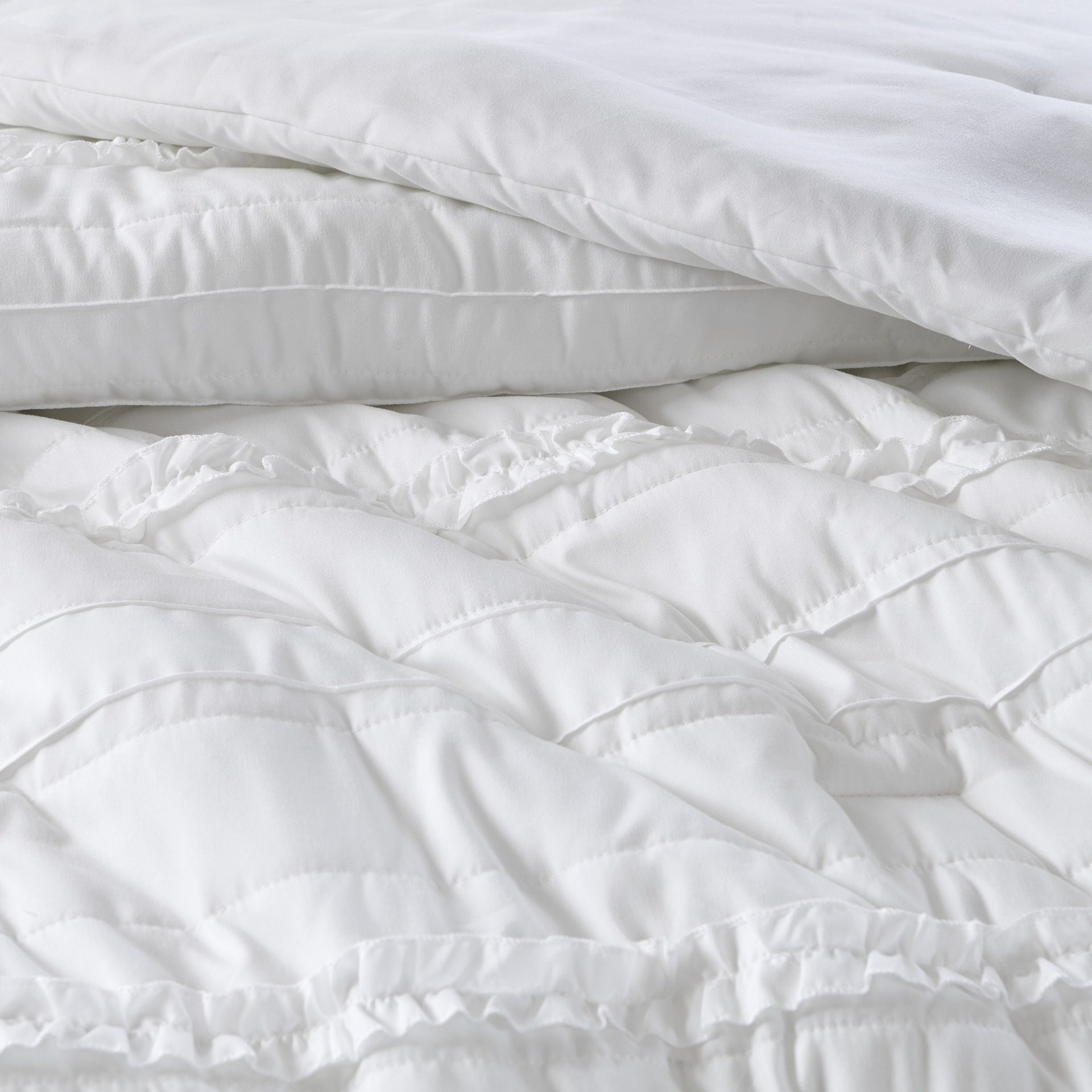 5 Piece Microfiber Ruffled Comforter Set White Cal King