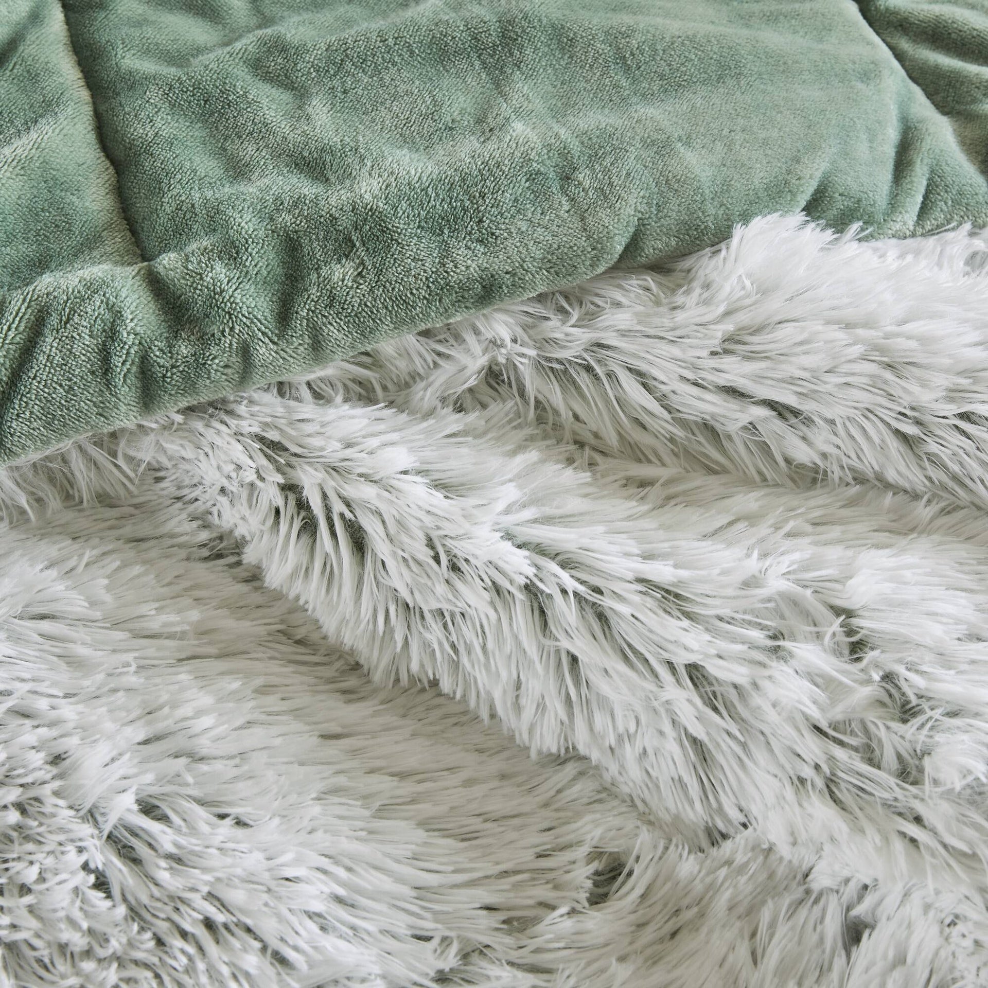 3 PCS Full/Queen Shaggy Faux Fur Comforter Mini Set Green/White