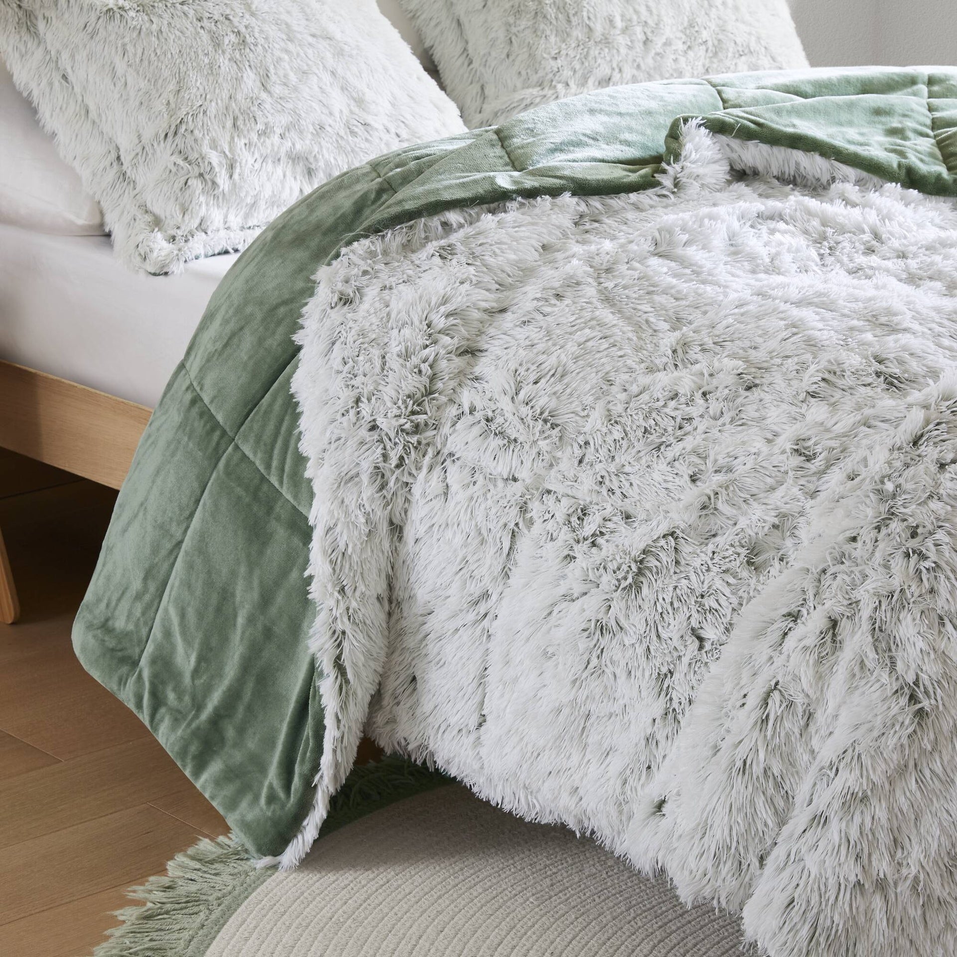 3 PCS Full/Queen Shaggy Faux Fur Comforter Mini Set Green/White