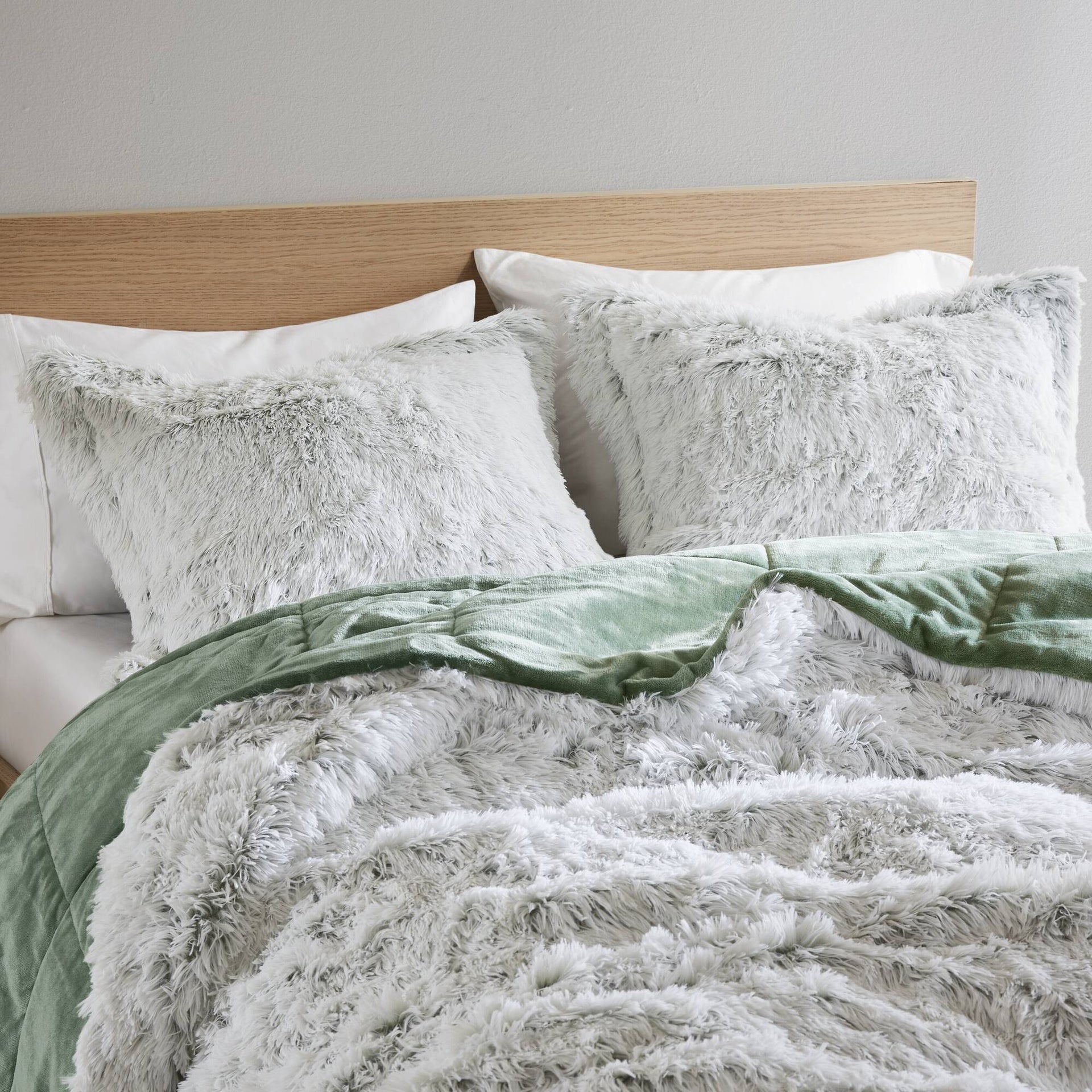 3 PCS Full/Queen Shaggy Faux Fur Comforter Mini Set Green/White