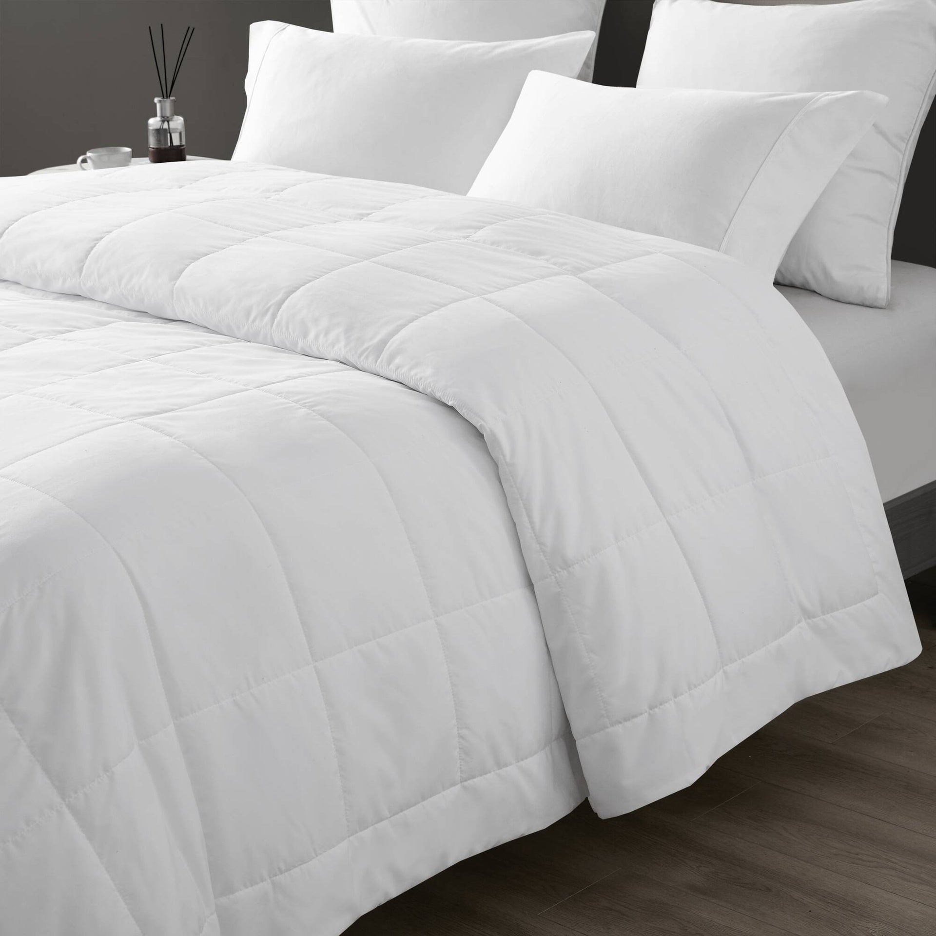 Down Alternative Blanket White Twin