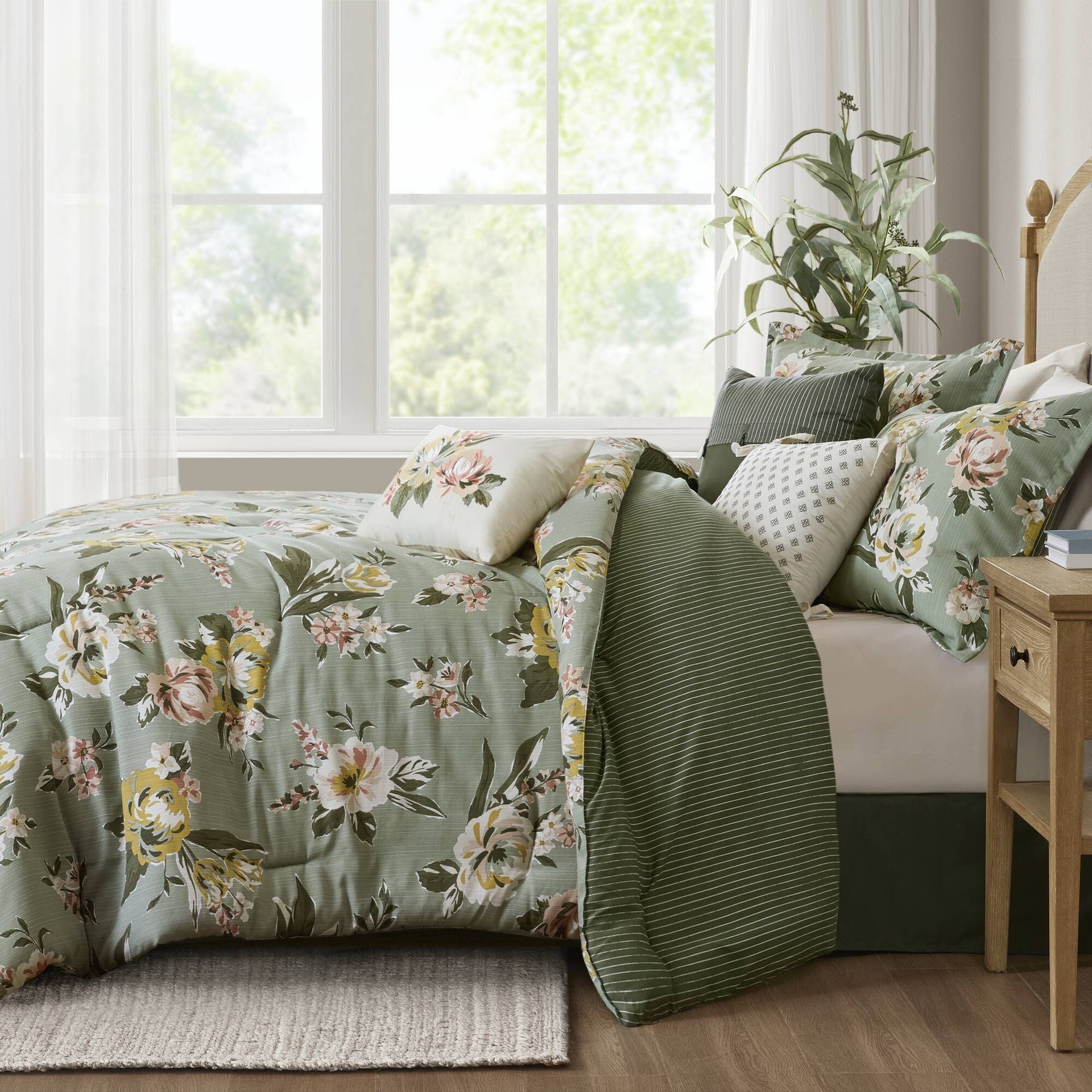 7-Piece Queen Vintage Floral Comforter Set, Green