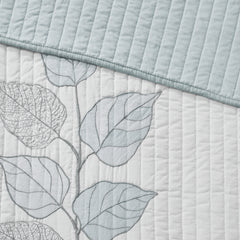 6 Piece Embroidered Quilt Set with Throw Pillows Blue King/Cal King