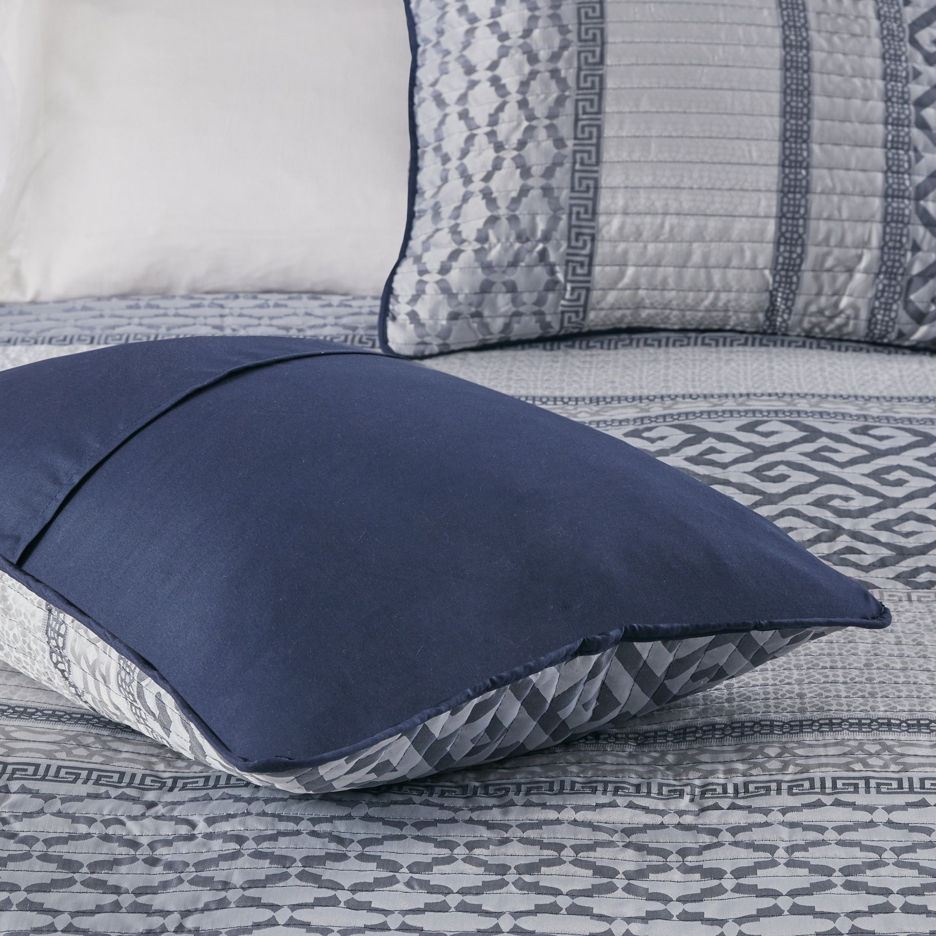 4 Piece Jacquard Quilt Set with Throw Pillow Navy Full/Queen