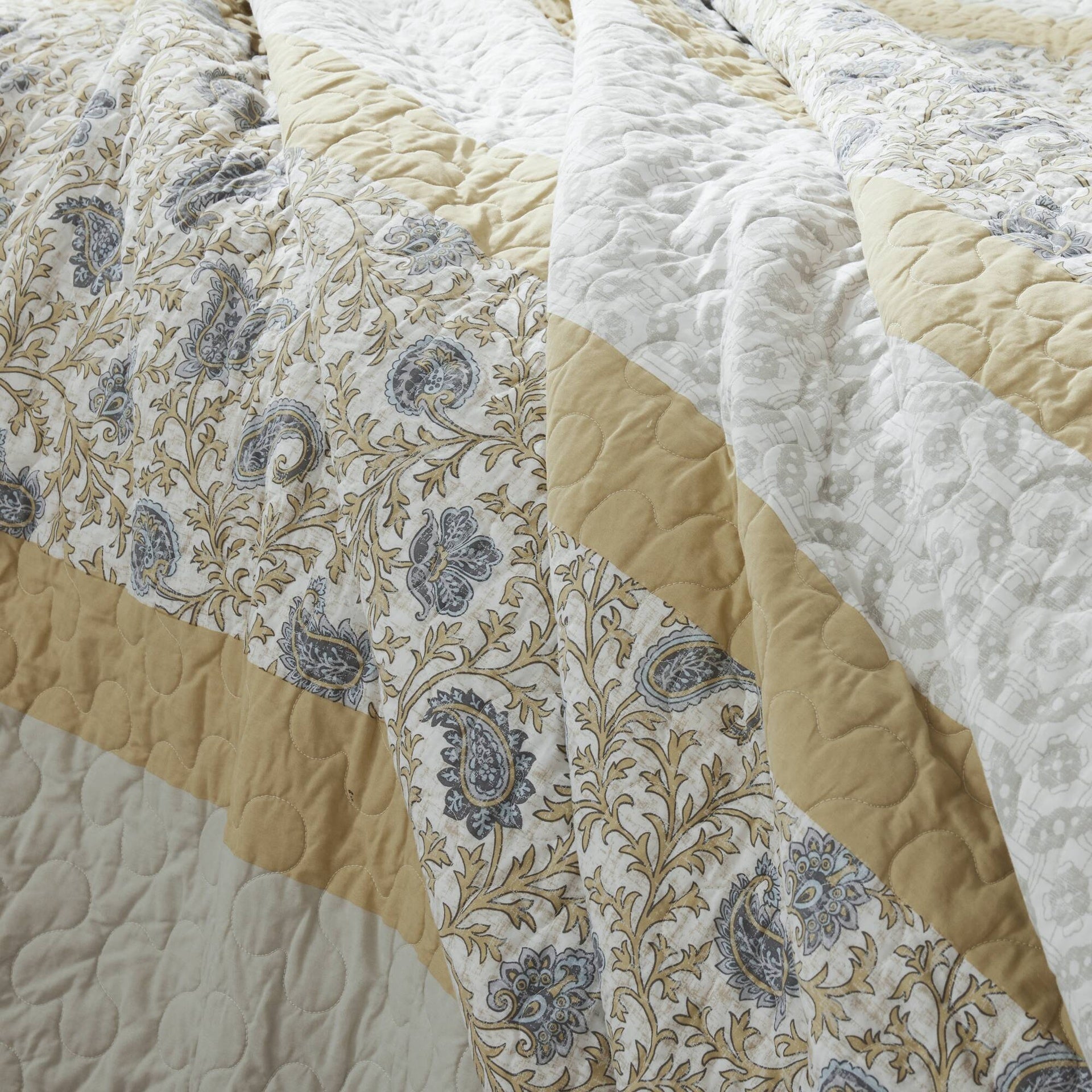 6 Piece Cotton Percale Quilt Set with Throw Pillows Yellow King/Cal King