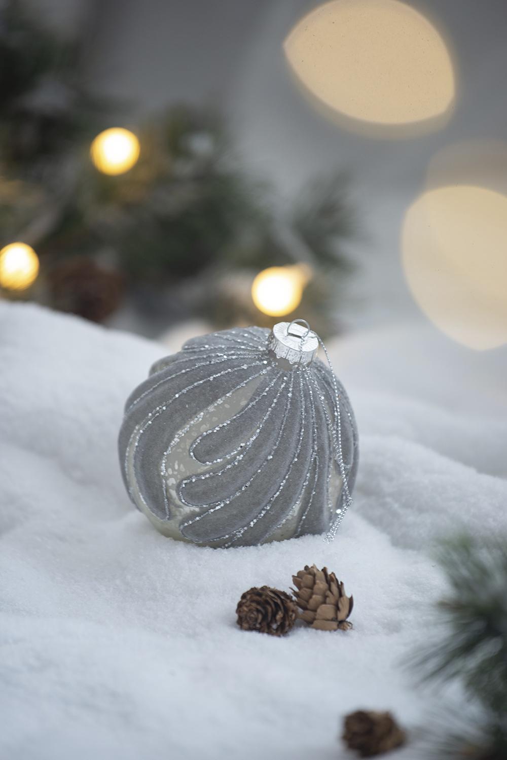 D3.9" Christmas Ball Ornaments, Glass Decorative Hanging Ball Christmas Tree Ornaments for Holiday Party Decorations, Set of 6