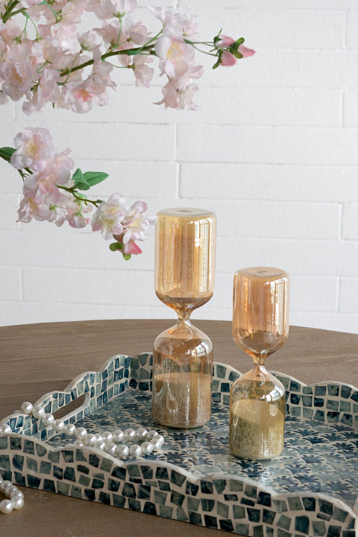 Set of 2, Amber shimmer Hourglass, White Sand, S: 2.4x2.4x8" 30-Minute, L: 2.8x2.8x9.9"  45-Minute