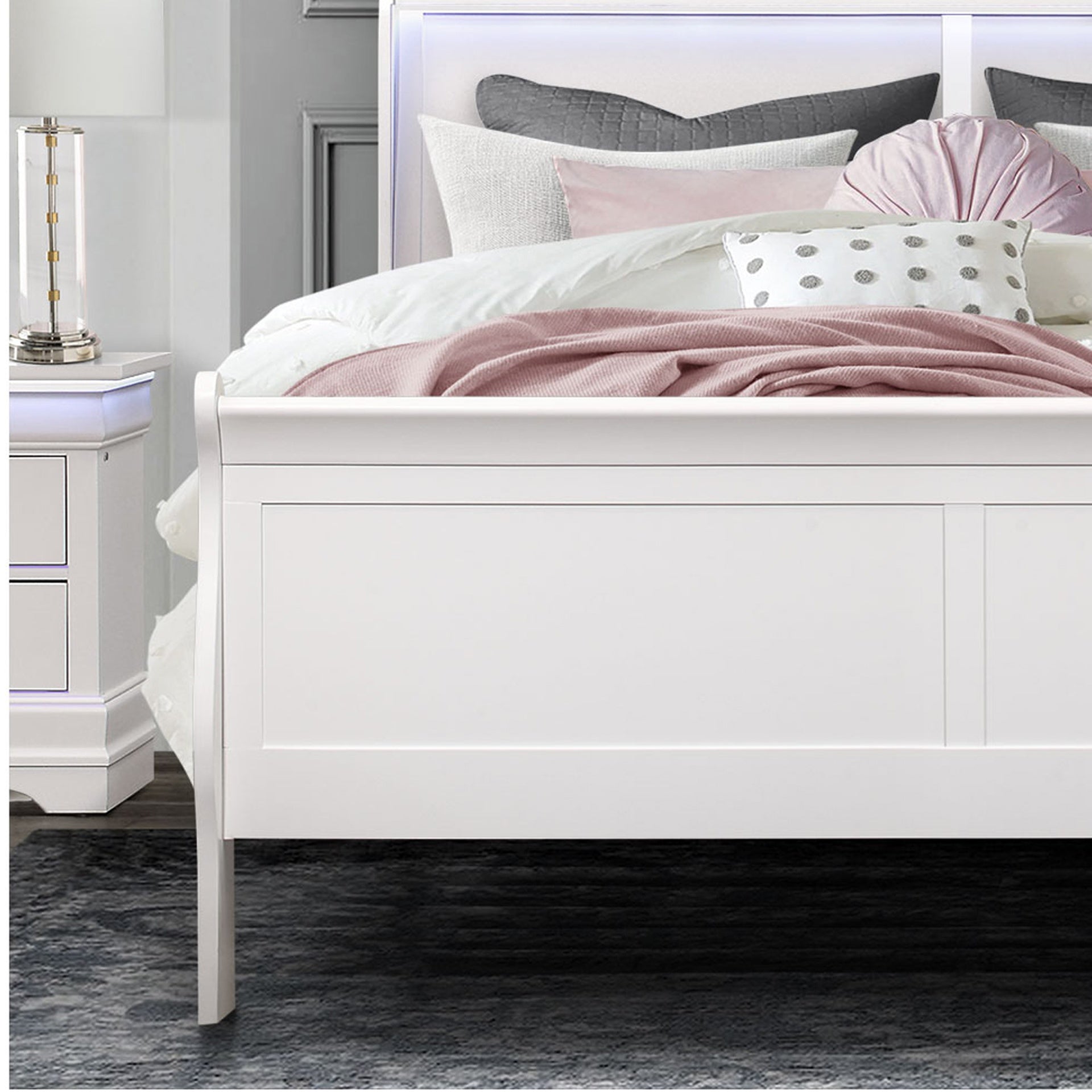 CHARLSTON WHITE QUEEN BED WITH LED
