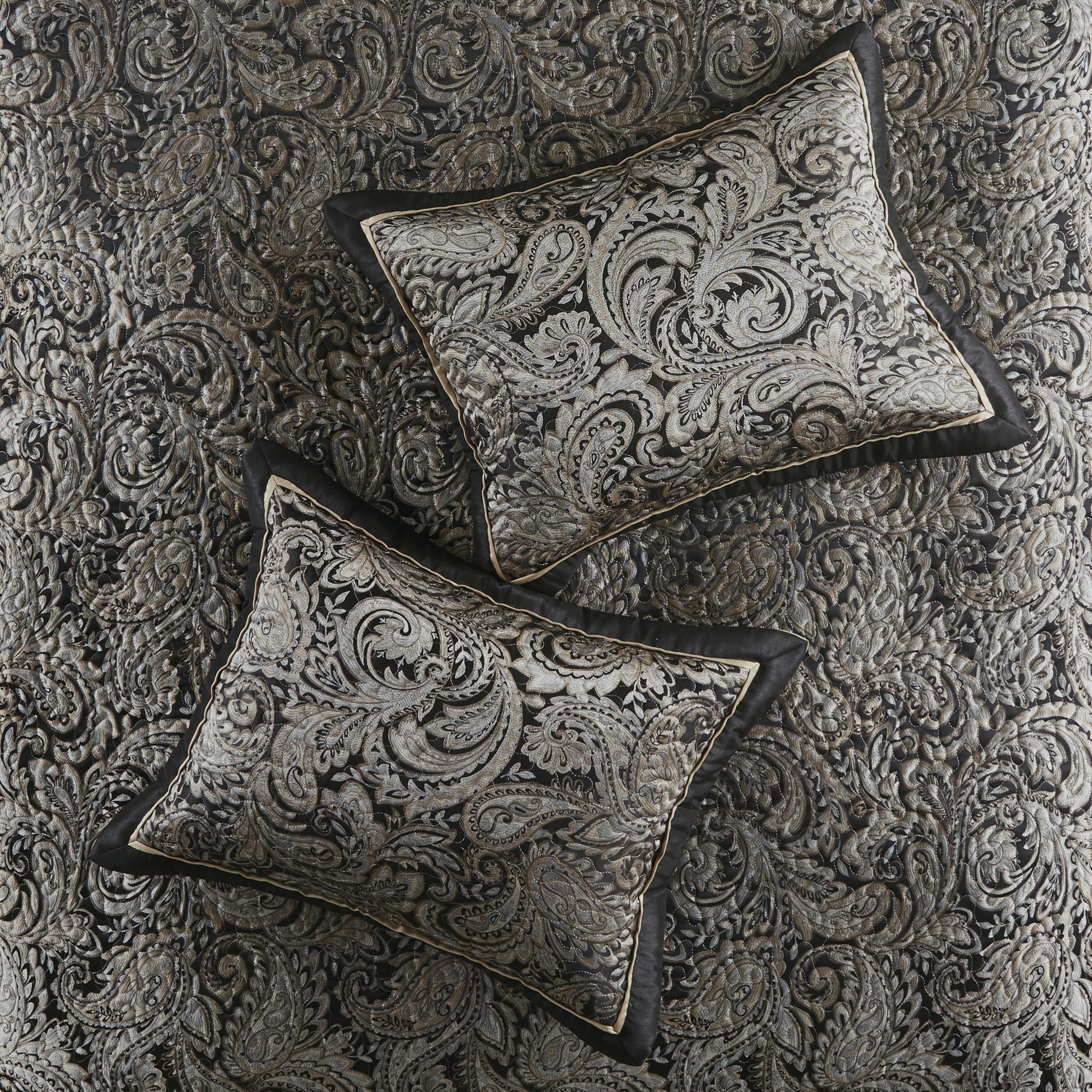 5 Piece Jacquard Bedspread Set with Throw Pillows Black King
