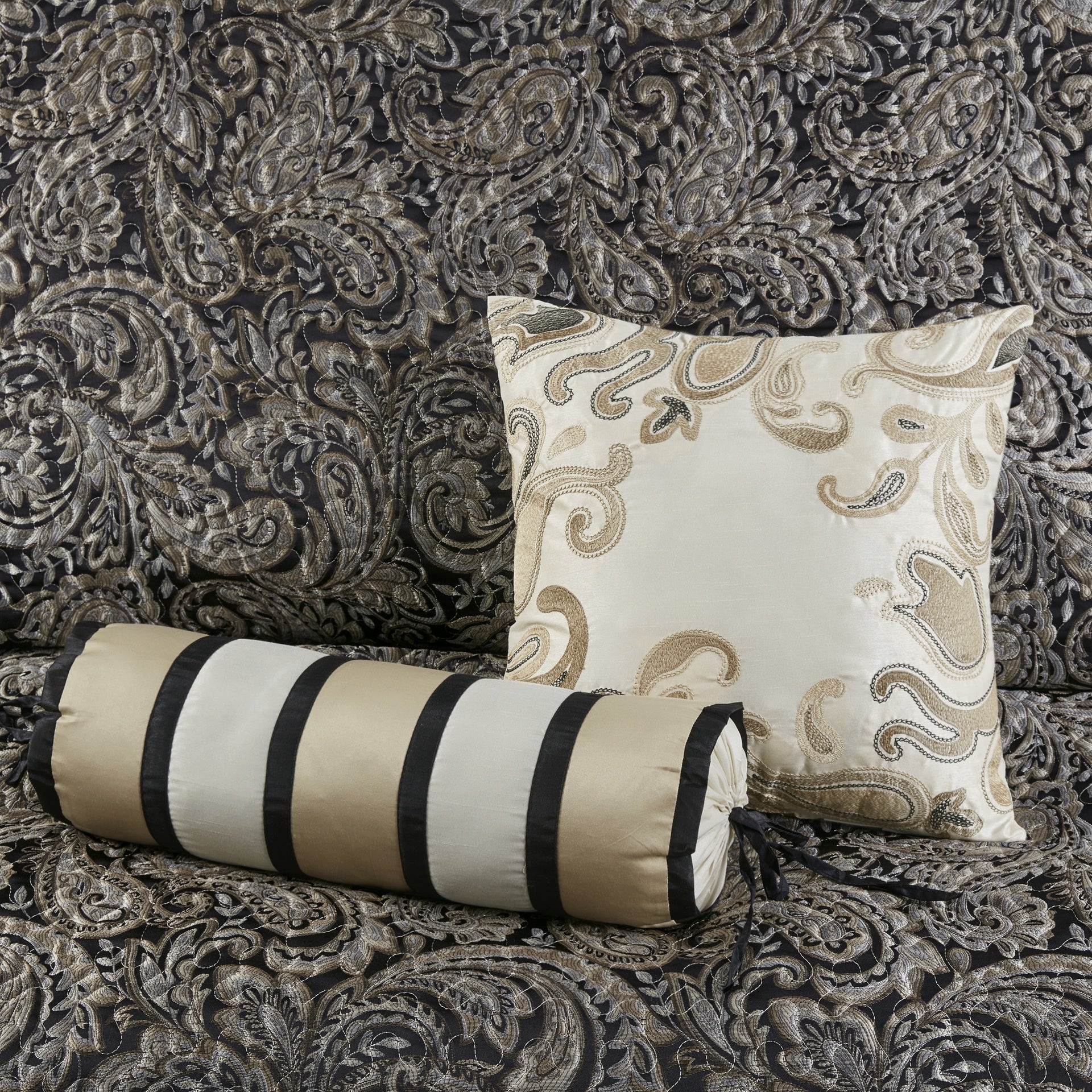 5 Piece Jacquard Bedspread Set with Throw Pillows Black King