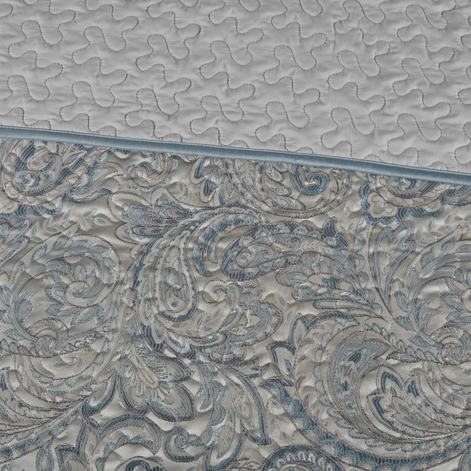 5 Piece Jacquard Bedspread Set with Throw Pillows Teal Queen