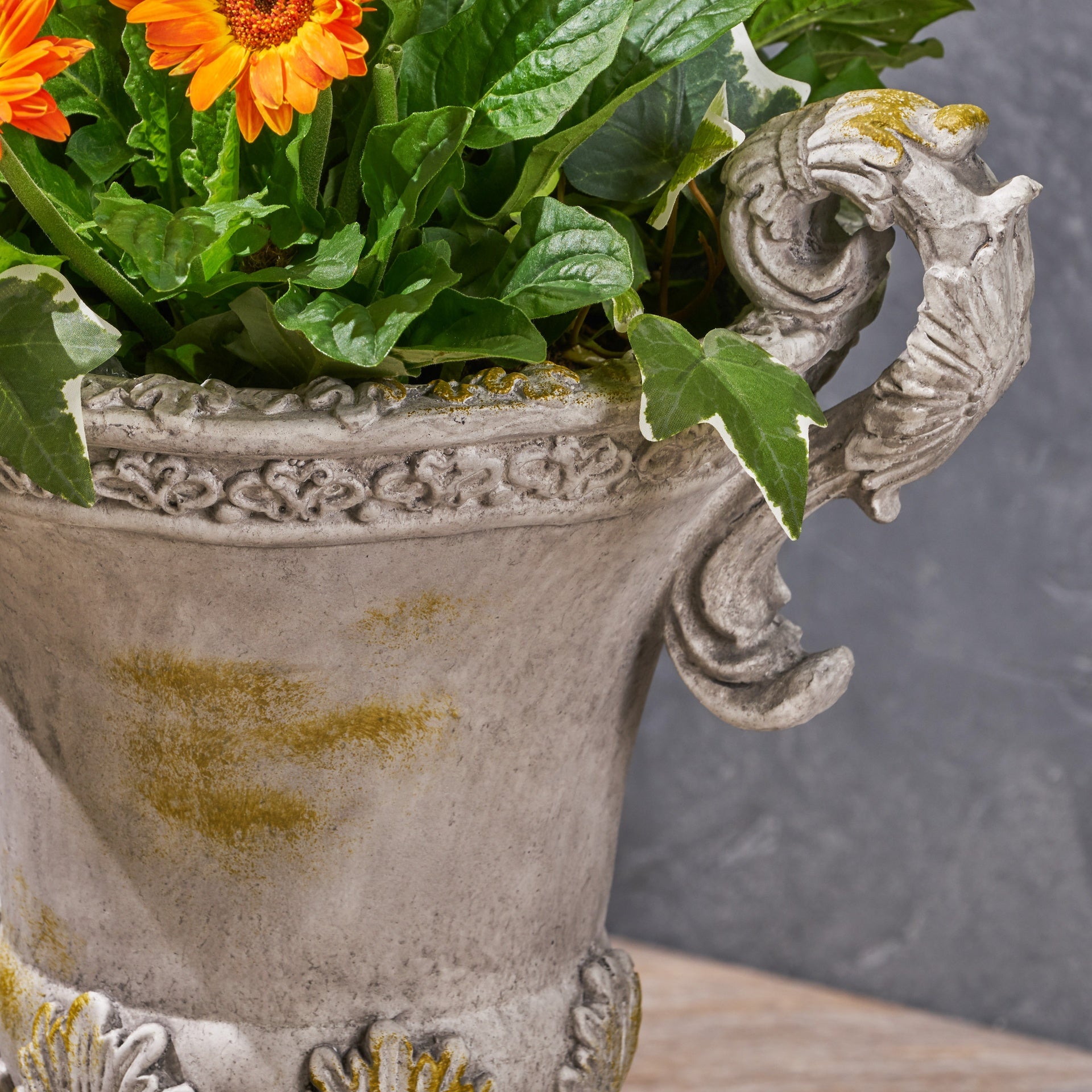 DELPHINE URN