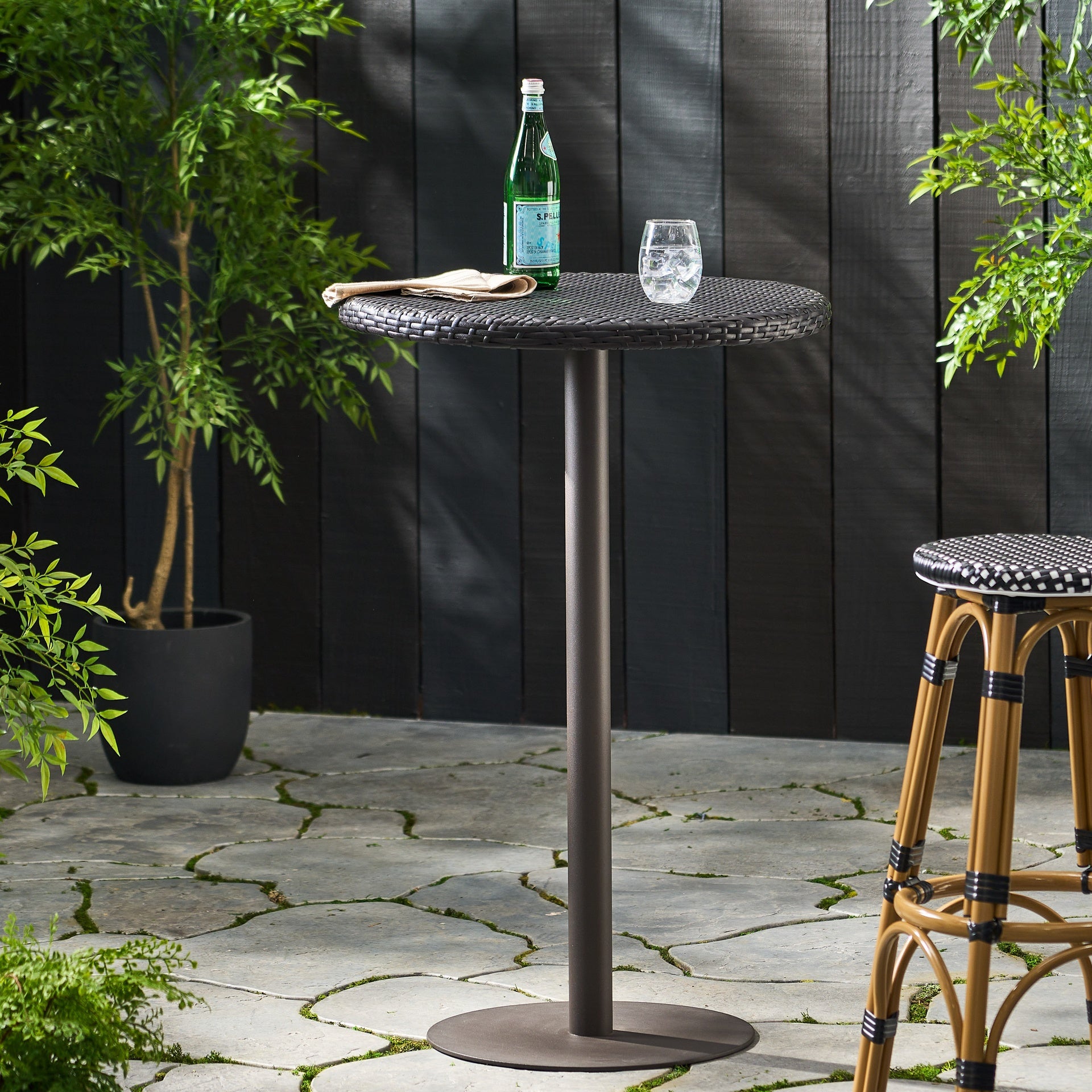 Outdoor 26" Round PE Rattan Bar Table, Multibrown
