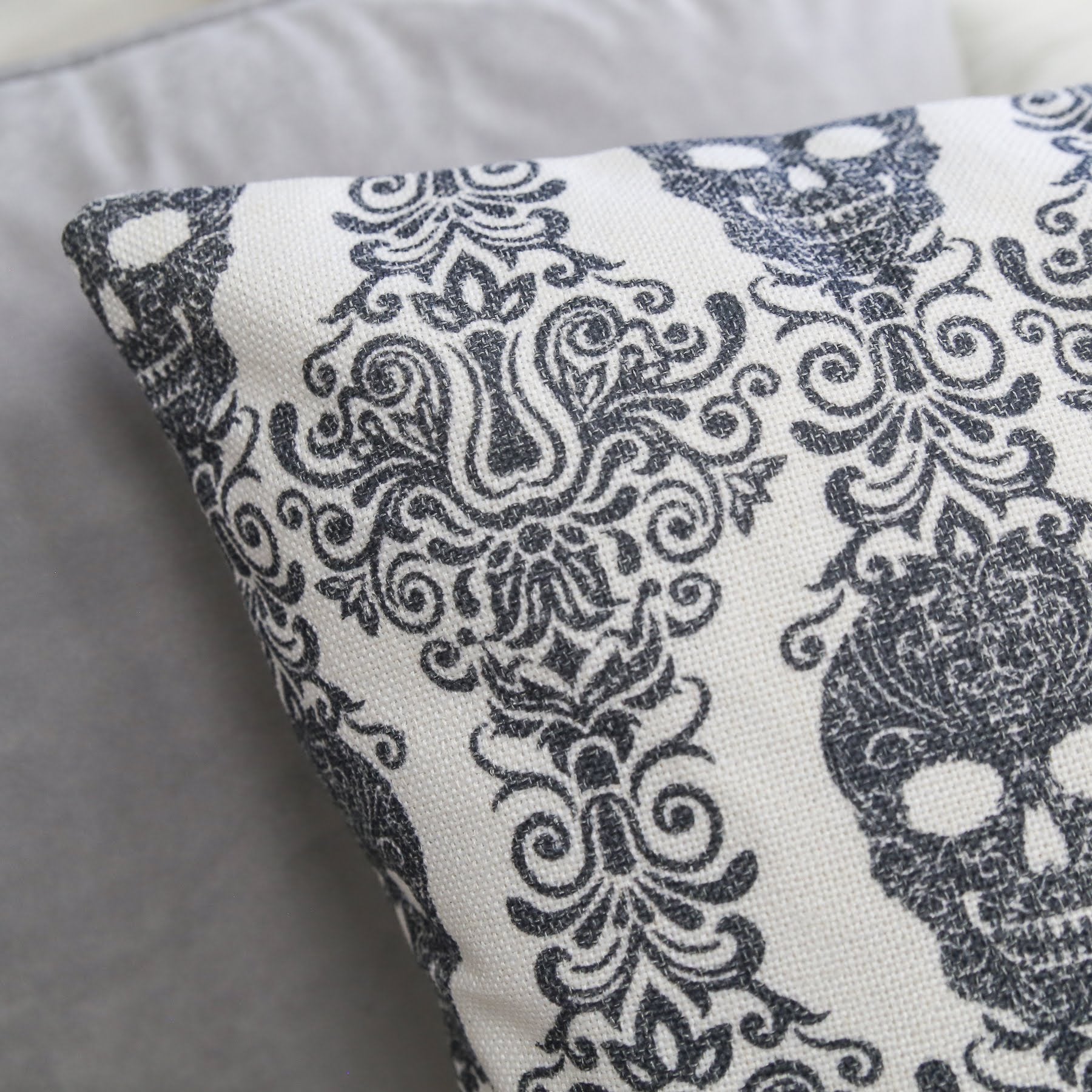 Gothic Damask Skull Throw Pillow – Black & White Cotton Linen Set of 2