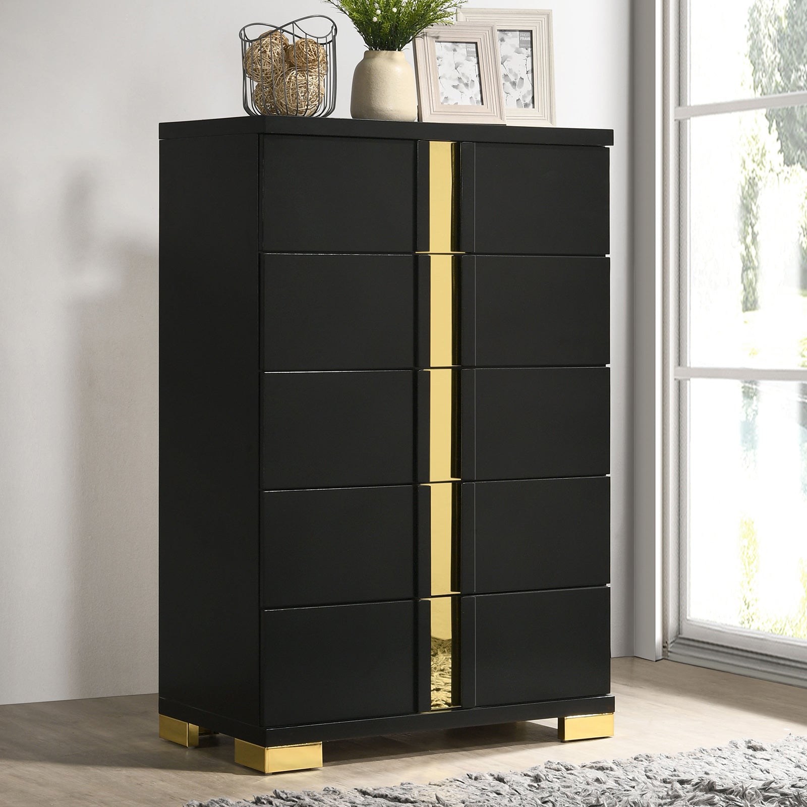 Black And Gold Finish Contemporary Style 1pc Chest Modern Design Metal Bracket Legs Gold Dust Proof Case Ball Bearing Glides Bedroom Furniture