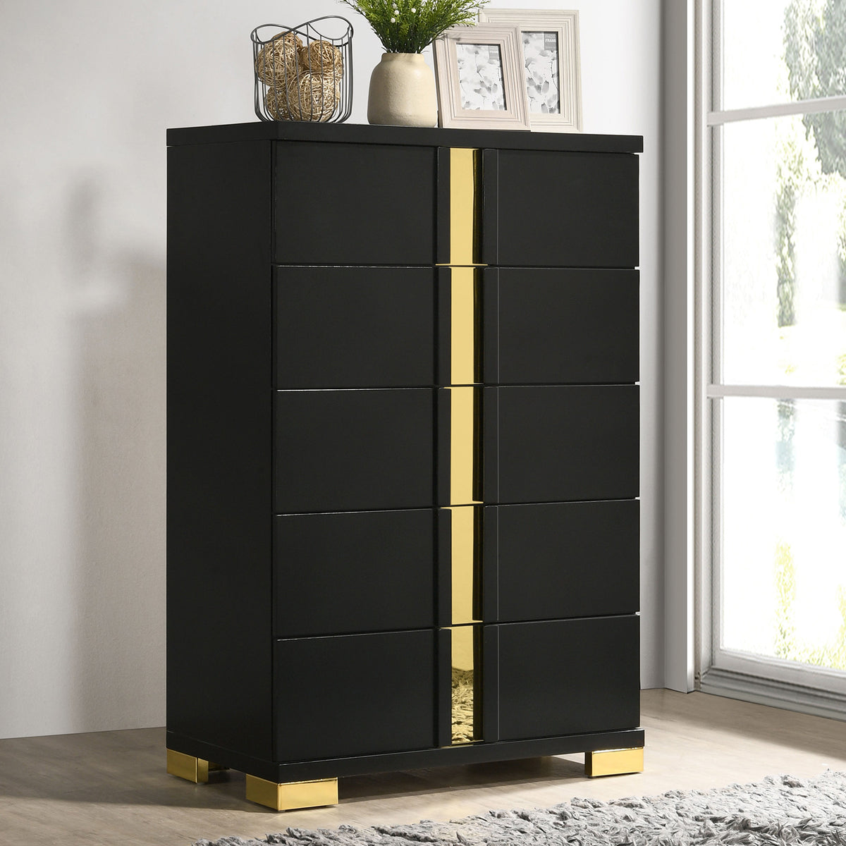 Black And Gold Finish Contemporary Style 1pc Chest Modern Design Metal Bracket Legs Gold Dust Proof Case Ball Bearing Glides Bedroom Furniture