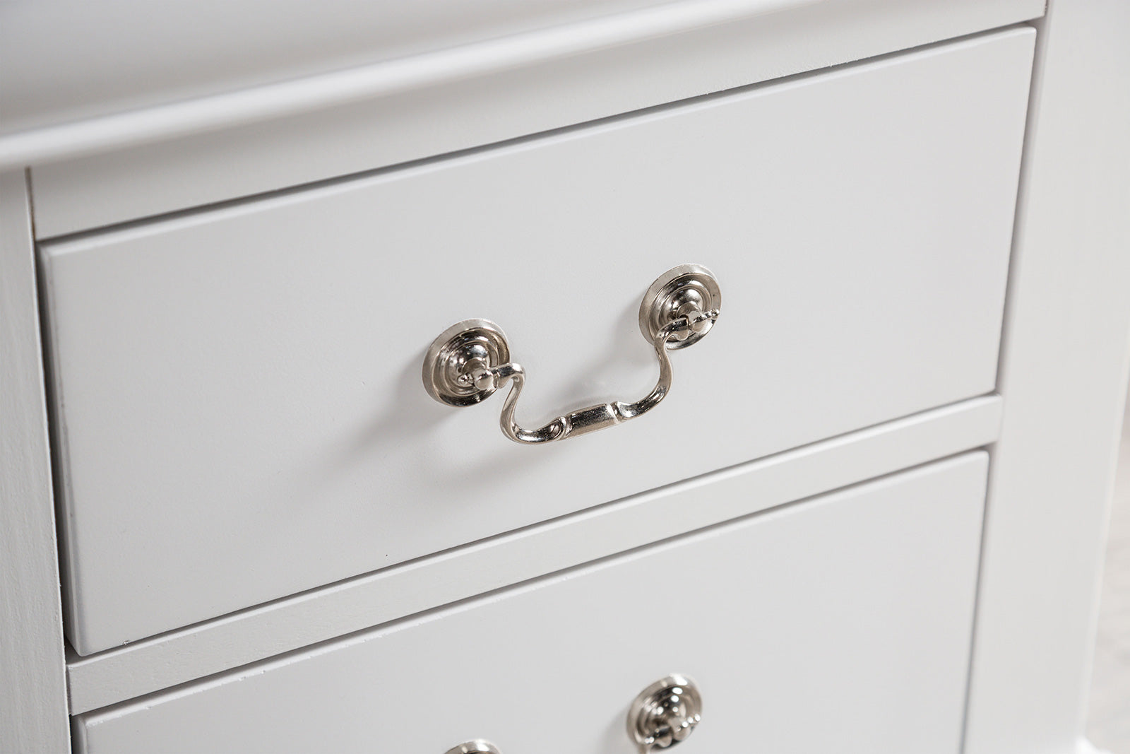 Transitional Style Chest 1pc Bracket Legs Dust Proof Case Hanging Drawers Pull English Dovetail Drawers White Finish Bedroom Furniture