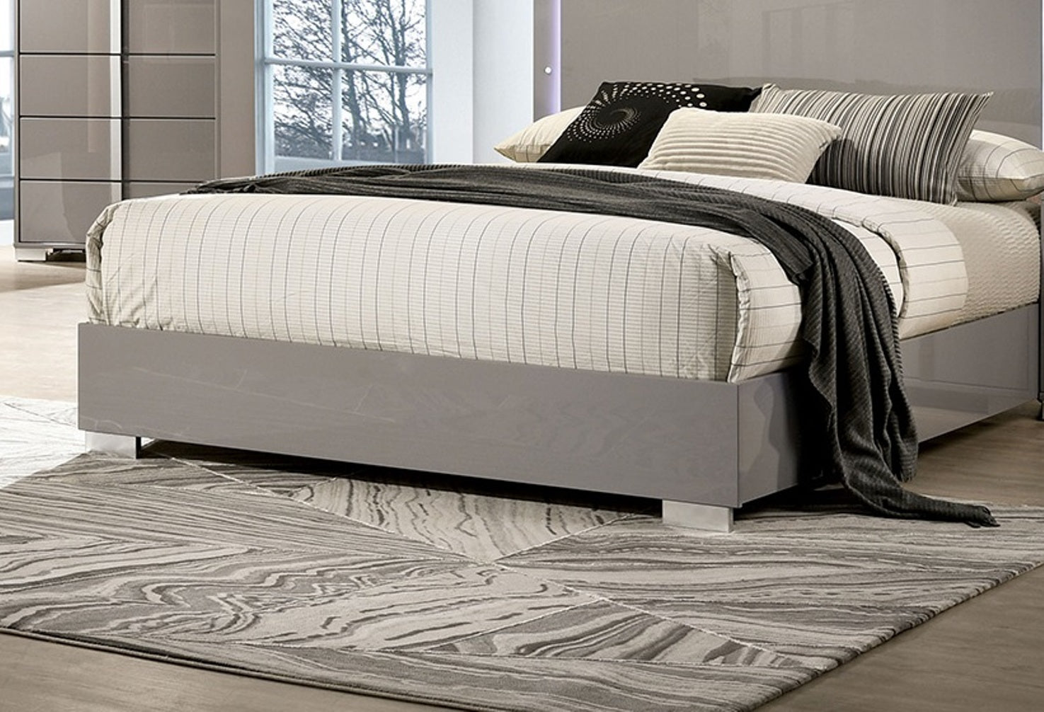 Contemporary Light Taupe 1pc Queen Size Bed w LED Headboard UV Finish Bedframe Bedroom Furniture