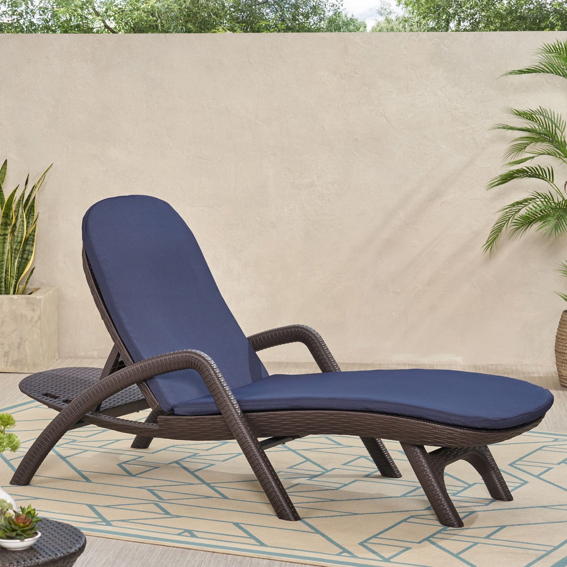 68020.00CUSH-NAVY MP1 MIKAEL CHAISE LOUNGE CUSHION