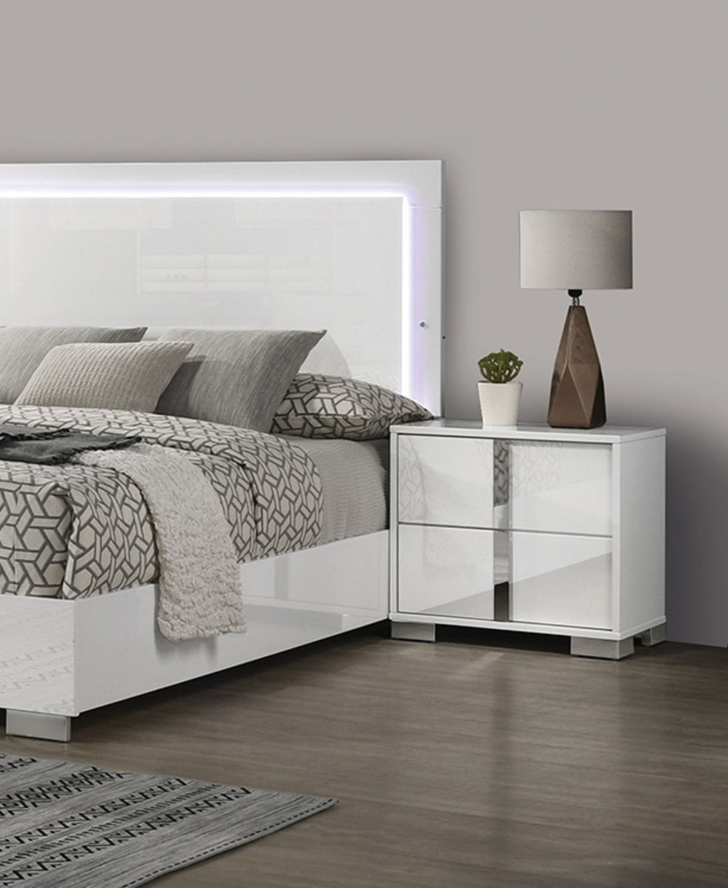 White Color Modern Gorgeous 1pc Bedside Table Bedroom Nightstand Chrome Legs UV Finish