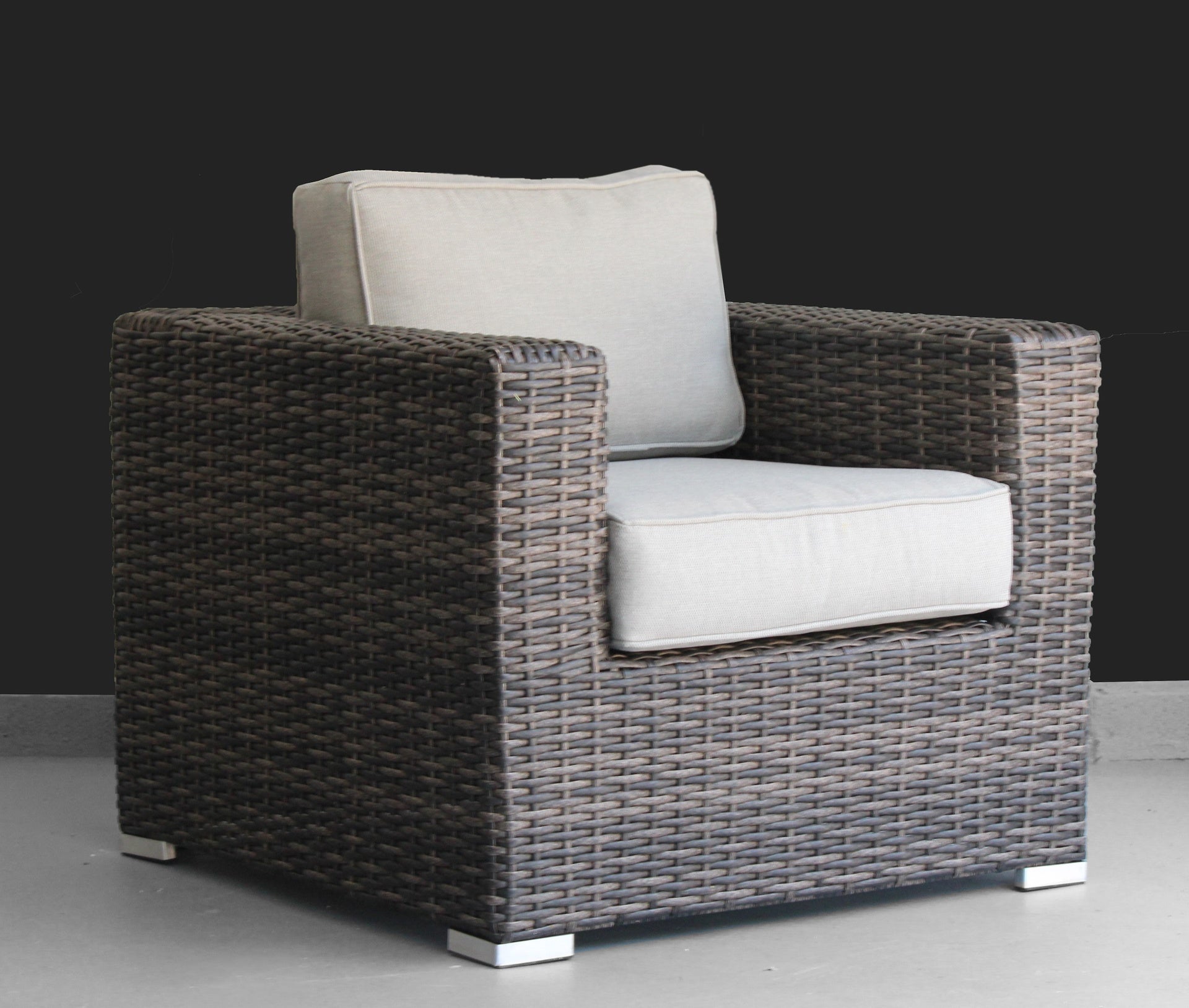 Comfort-Ready Fully Assembled Patio Chair with Plush Cushions – Ideal for Outdoor Relaxation