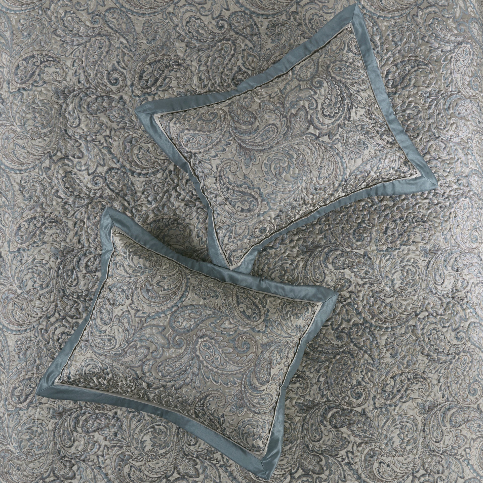 5 Piece Jacquard Bedspread Set with Throw Pillows Teal King