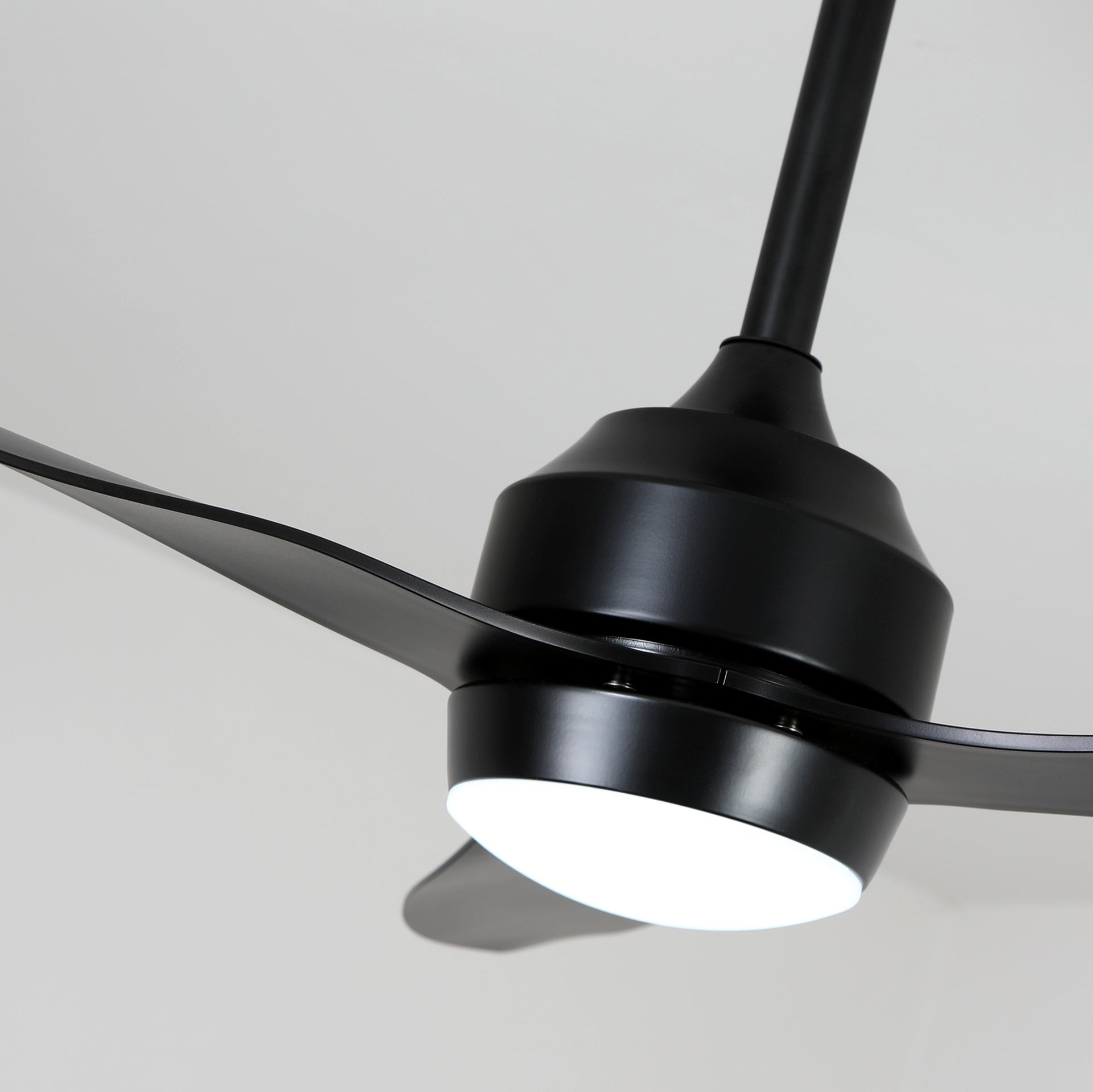 52" Ceiling Fan with Lights Quiet DC Motor 3 ABS Blade Ceiling Fans 6 Speed Levels,Reversible Ceiling Fan, for Patio Living Room, Bedroom, Office,Indoor.-- Black