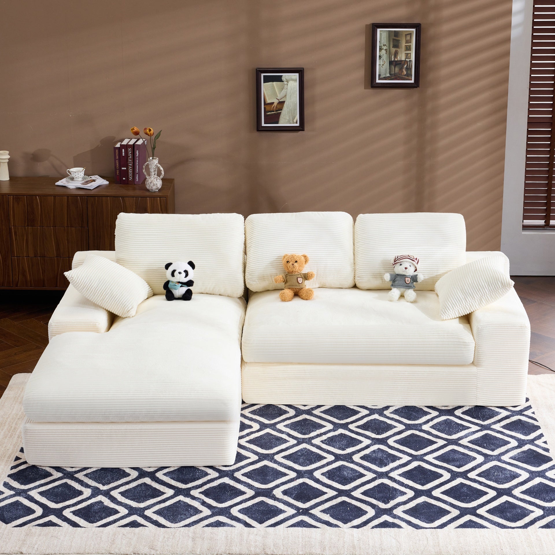 White corduroy compressed sofa. It has a soft and skin-friendly sitting feel, adding a healing atmosphere to the warm living room. It comes with 3 back cushions and 2 throw pillows.
