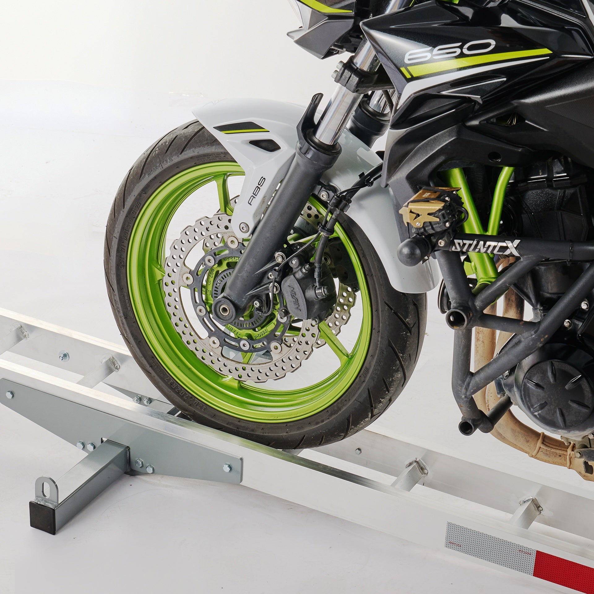 Aluminum Motorcycle hitch mount carrier, dirt bike rack with loading ramp, 400lb capacity with anti-rattle stabilizer, fits 2" receiver,lightweight & rust-resistant