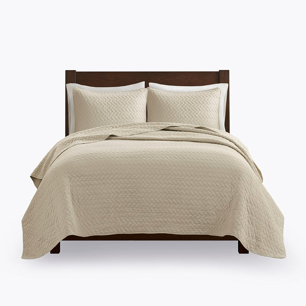 Queen 3 Piece Luxurious Oversized Quilt Set
