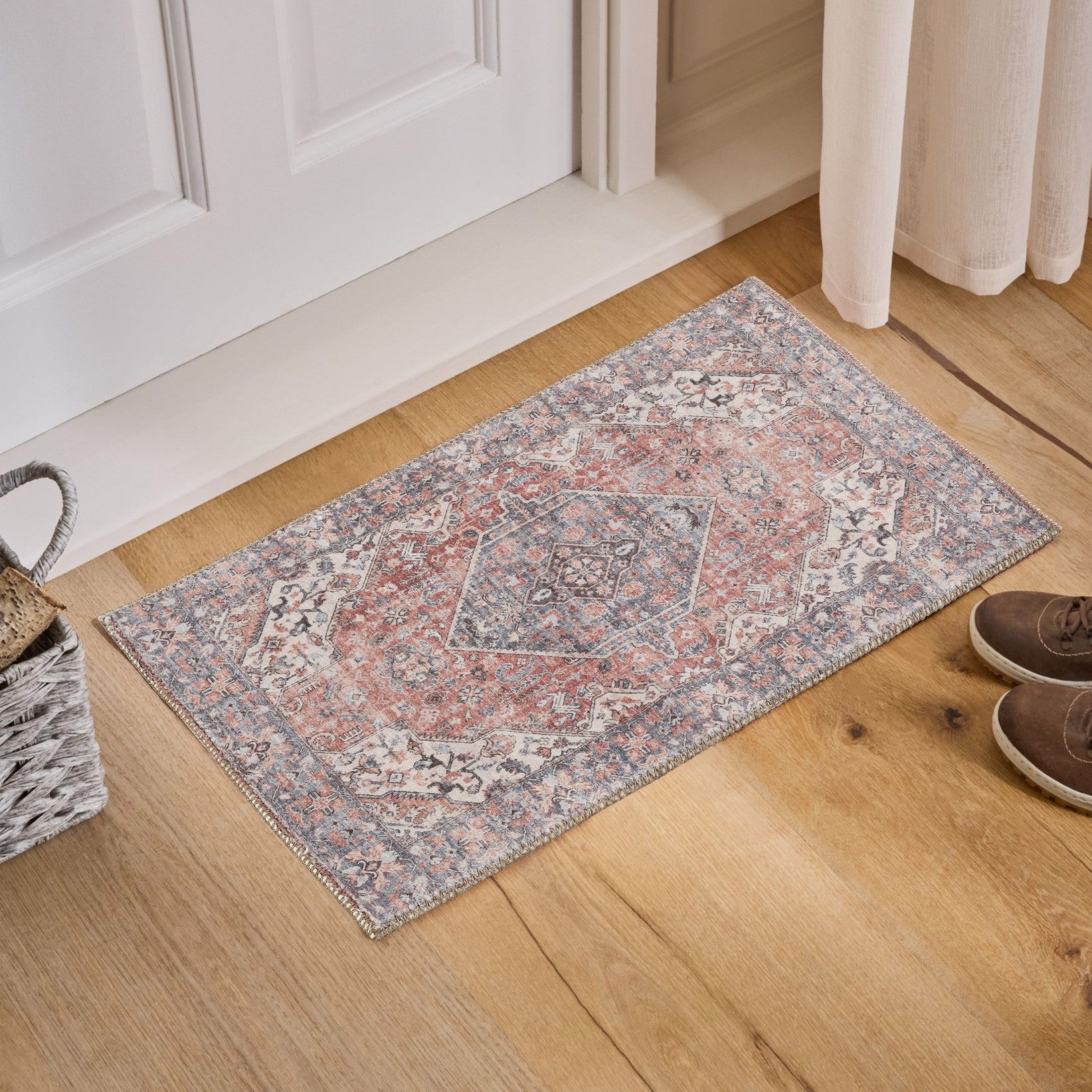 Majestic GC_RYL1009 Rose 2 ft. x 3 ft. Area Rug