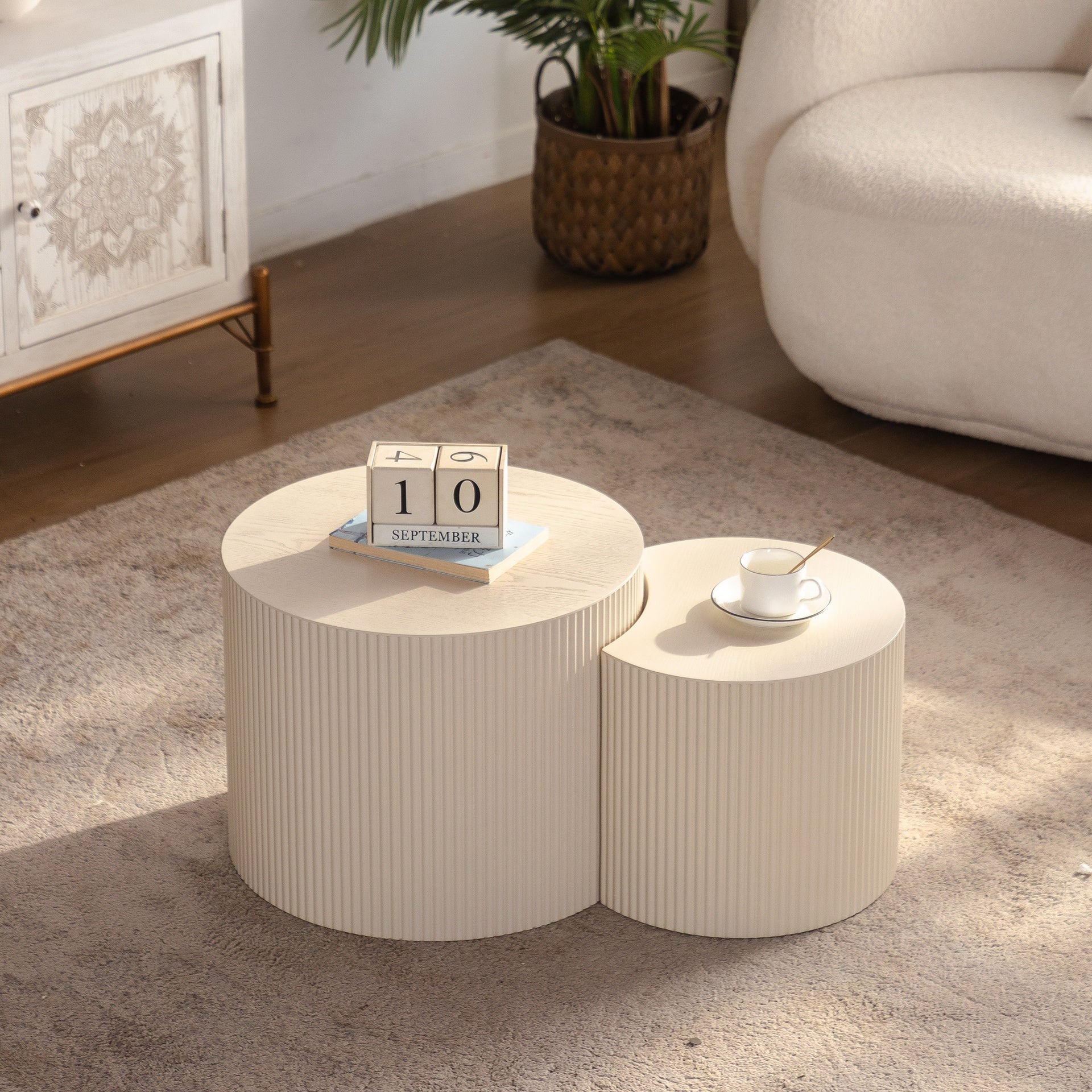 Round Coffee Table Handcrafted Relief Sturdy Pedestal Wooden Olive-Shaped Tea Table for Living Room