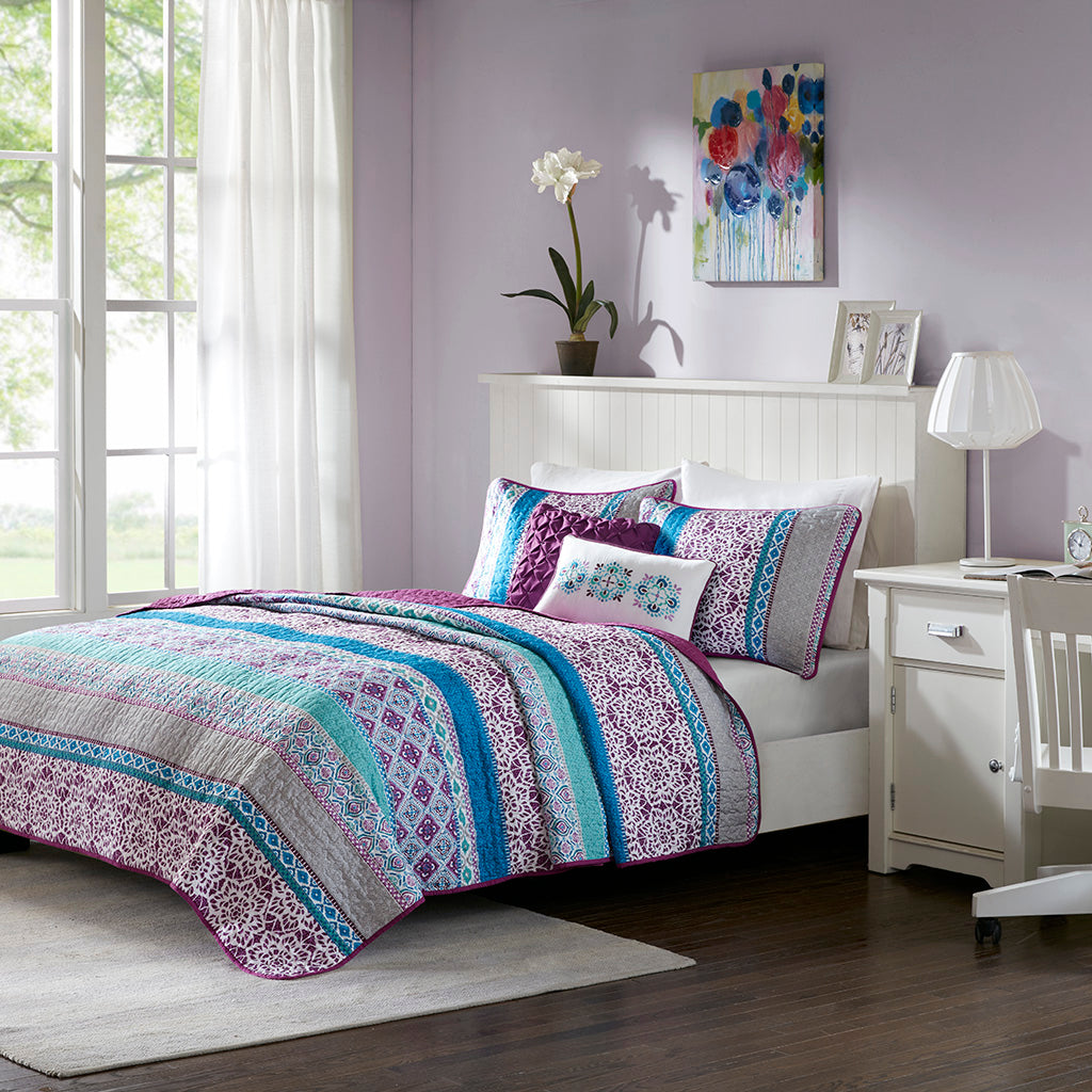 Twin/Twin XL Reversible Quilt Set with Throw Pillows
