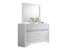 Matrix Traditional 7 Drawer Dresser in White made with Wood