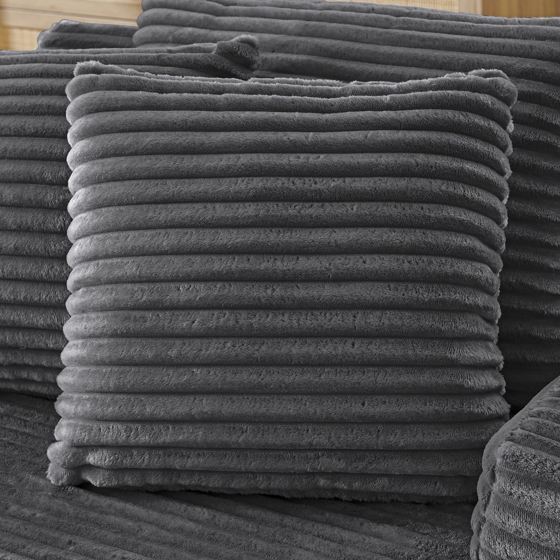 Single lazy sofa lounge chair, no assembly required, made of velvet fabric, fluffy modern single lounge chair, used for indoor living rooms and bedrooms-Dark Gray
