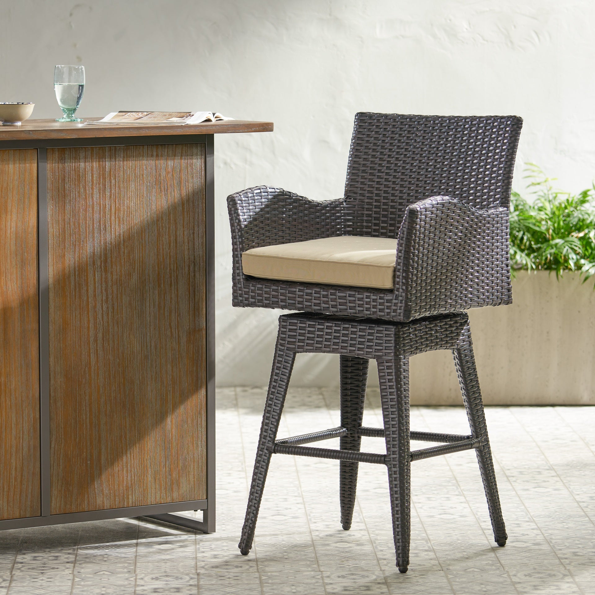 Modern Outdoor Multi-Brown Wicker Swivel Barstool with Tapered Legs, 1-Piece