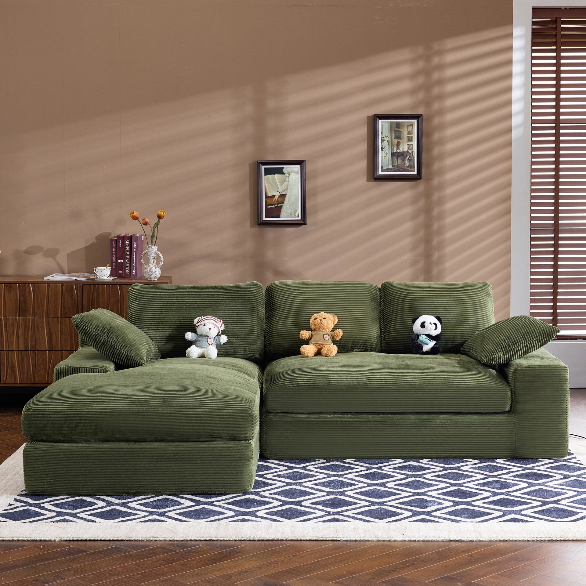 Green corduroy compressed sofa. It has a soft and skin-friendly sitting feel, adding a healing atmosphere to the warm living room. It comes with 3 back cushions and 2 throw pillows.