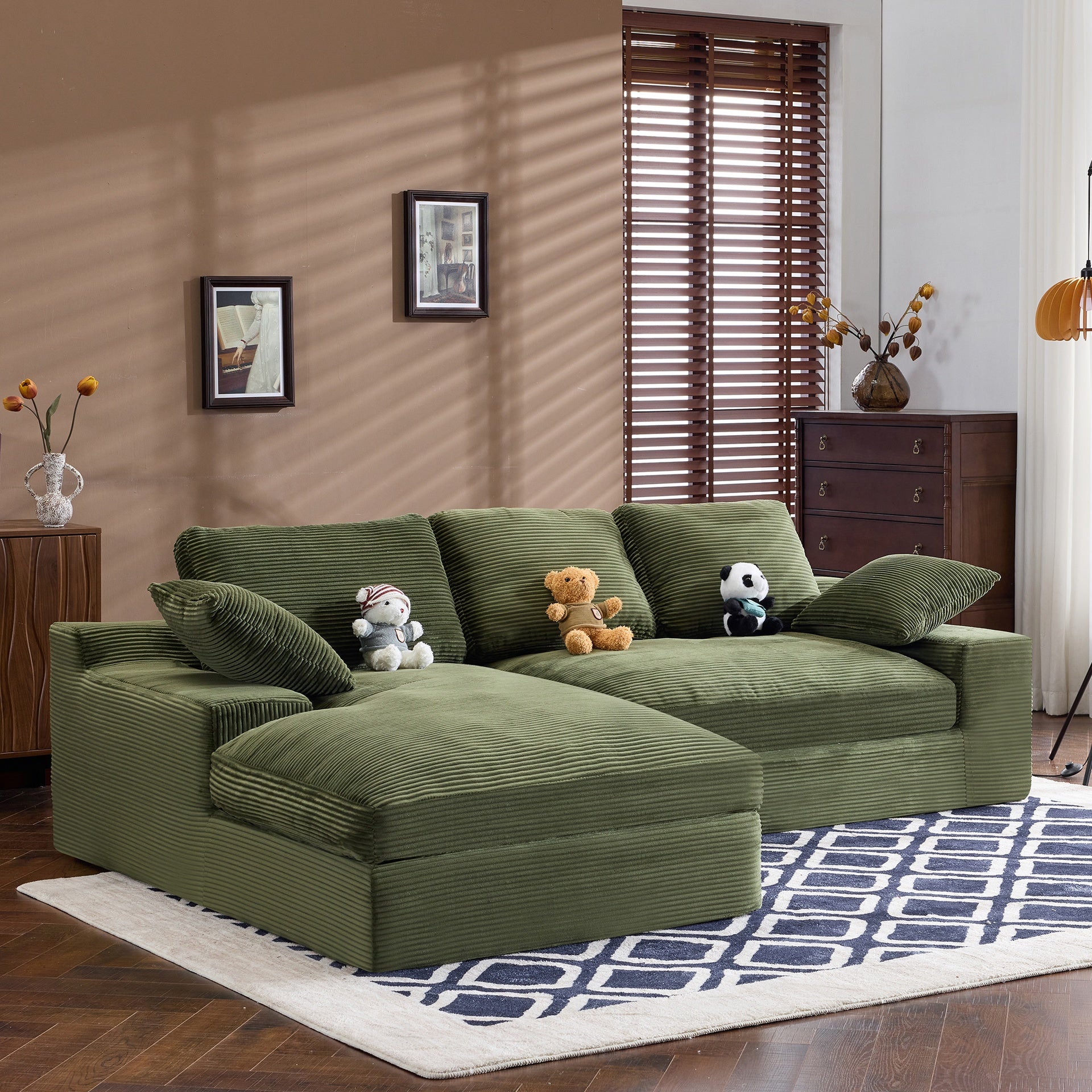 Green corduroy compressed sofa. It has a soft and skin-friendly sitting feel, adding a healing atmosphere to the warm living room. It comes with 3 back cushions and 2 throw pillows.
