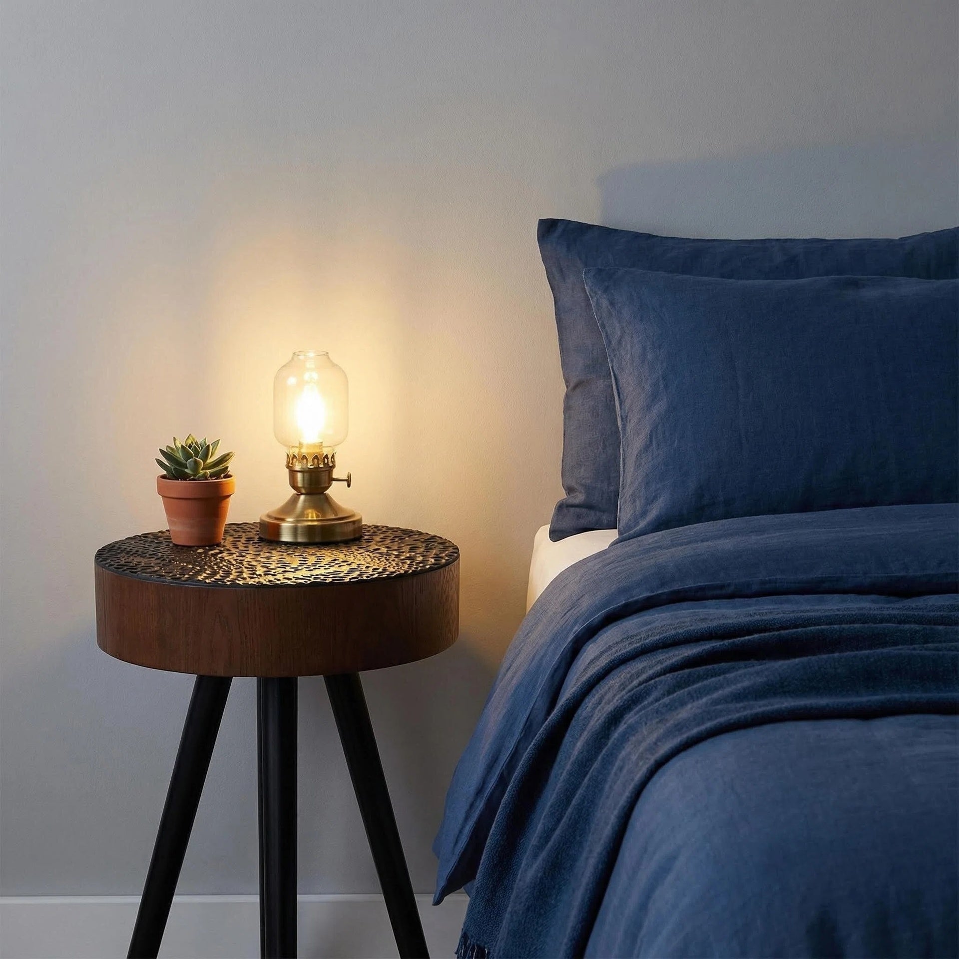 15.7-inch Round Side Table, Ideal Small Drink Table for Compact Spaces, Modern Accent Nightstand with Solid Wood Legs, Suitable for Living Room, Bedroom, Corner, and Office (Brown + Black)