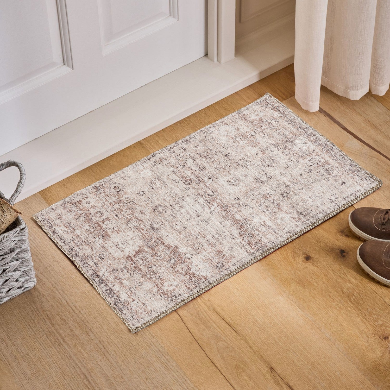 Majestic GC_RYL1001 L. Brown 2 ft. x 3 ft. Area Rug