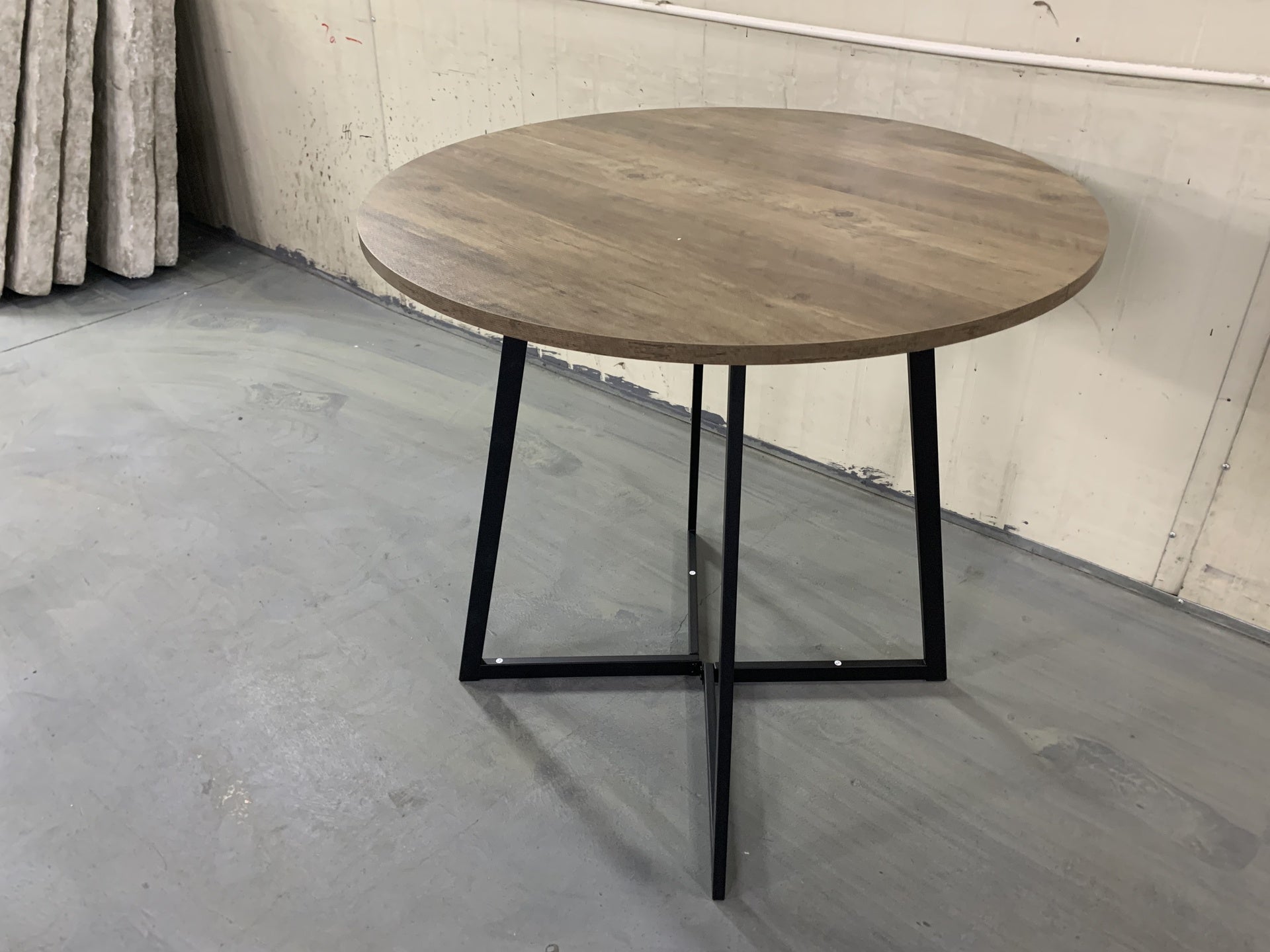 31.5 Inch Round Dining Table, Small Circle Kitchen Table with Metal Black Legs for 2-4 people,Modern Dining Room Table, Brown (only table)