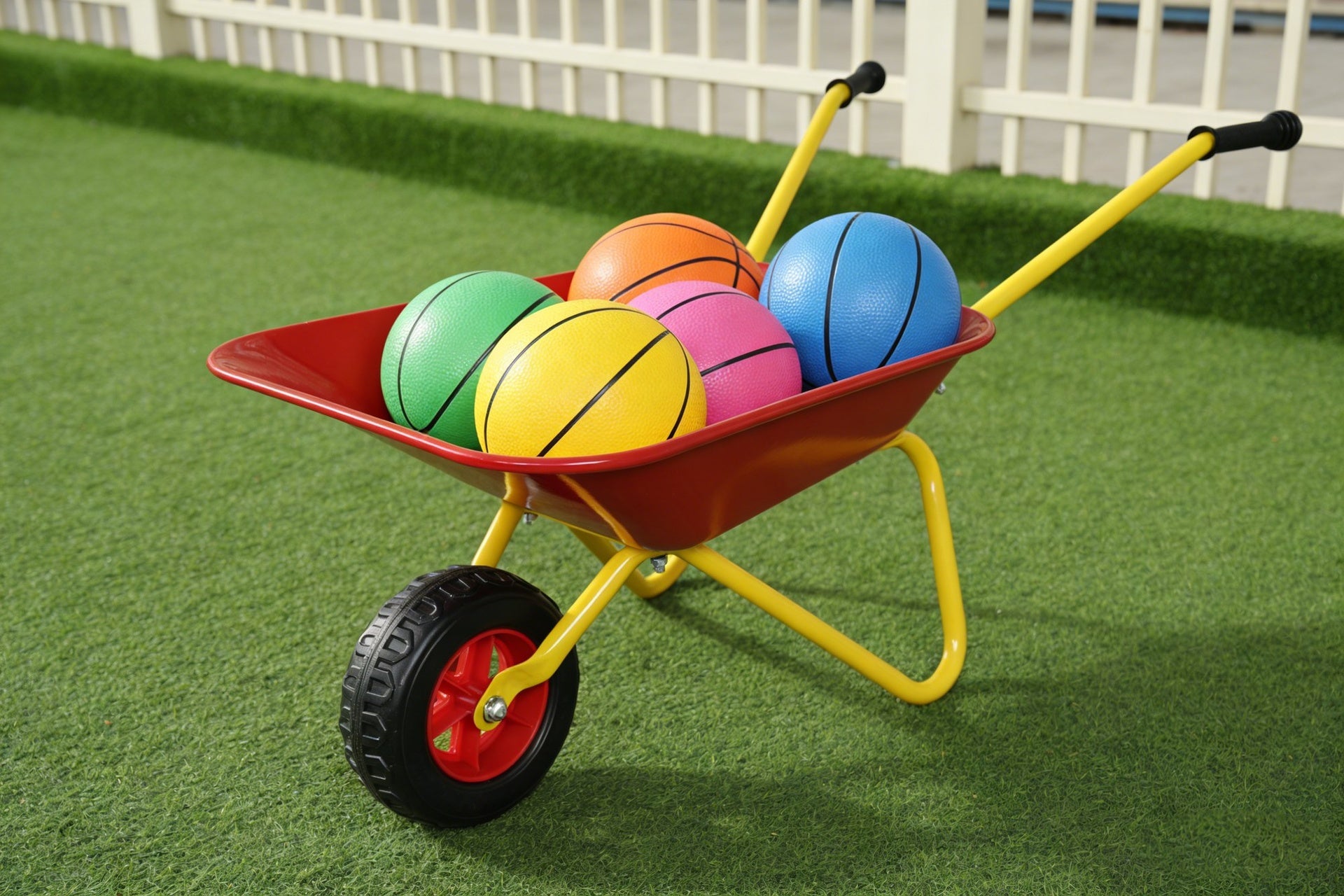 Children's metal wheelbarrow, Maximum load capacity: 33LBS,children's heavy wheelbarrow, metal structure wheelbarrow, steel tray, can be used in gardens, loading leaves, soil, sand, etc. (red)