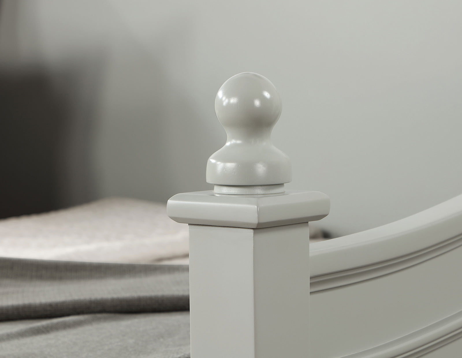Light Gray Finish Transitional Style Molding Design Twin Daybed Mattress Ready Poster Design With Finials Solid Wood Structure
