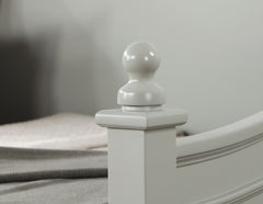 Light Gray Finish Transitional Style Molding Design Twin Daybed Mattress Ready Poster Design With Finials Solid Wood Structure
