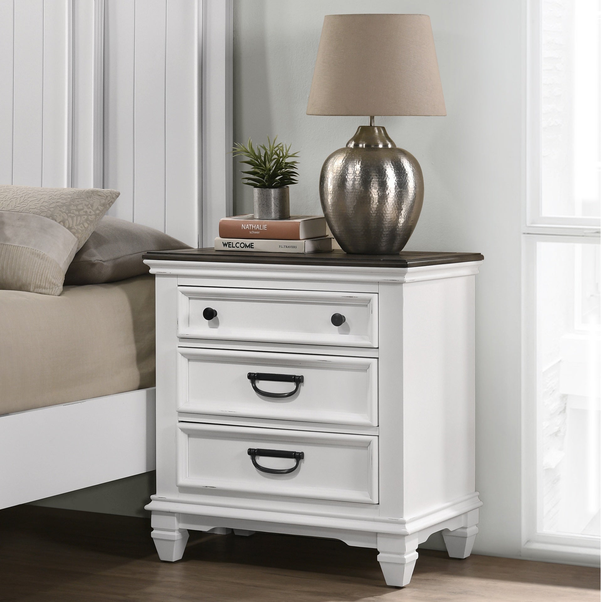 Clelane 3-Piece Wood Bedroom Set, Shiplap Panel King Bed and 2 Nightstands